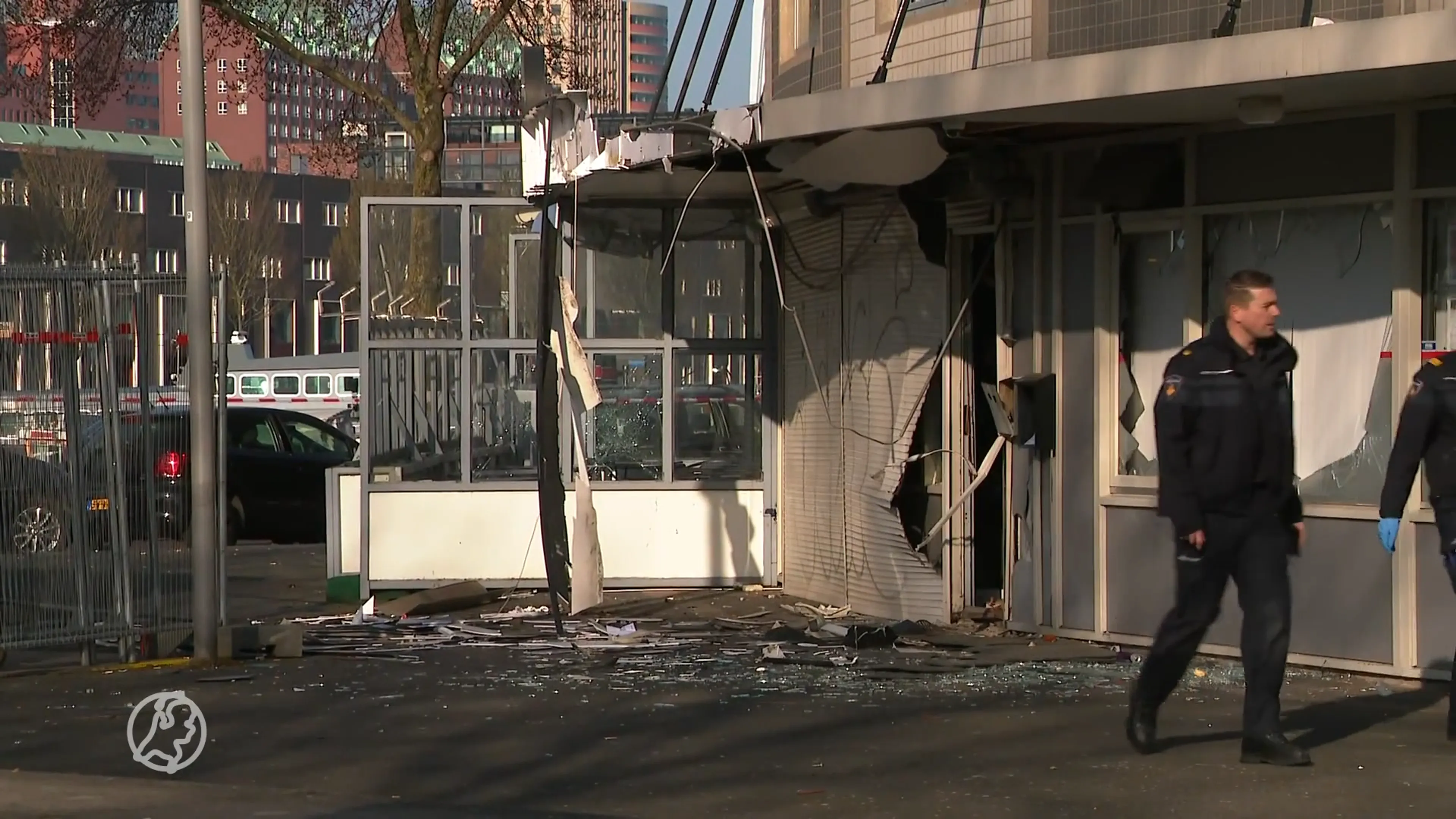 Enorme ravage na explosie bij shoarmazaak in Rotterdam