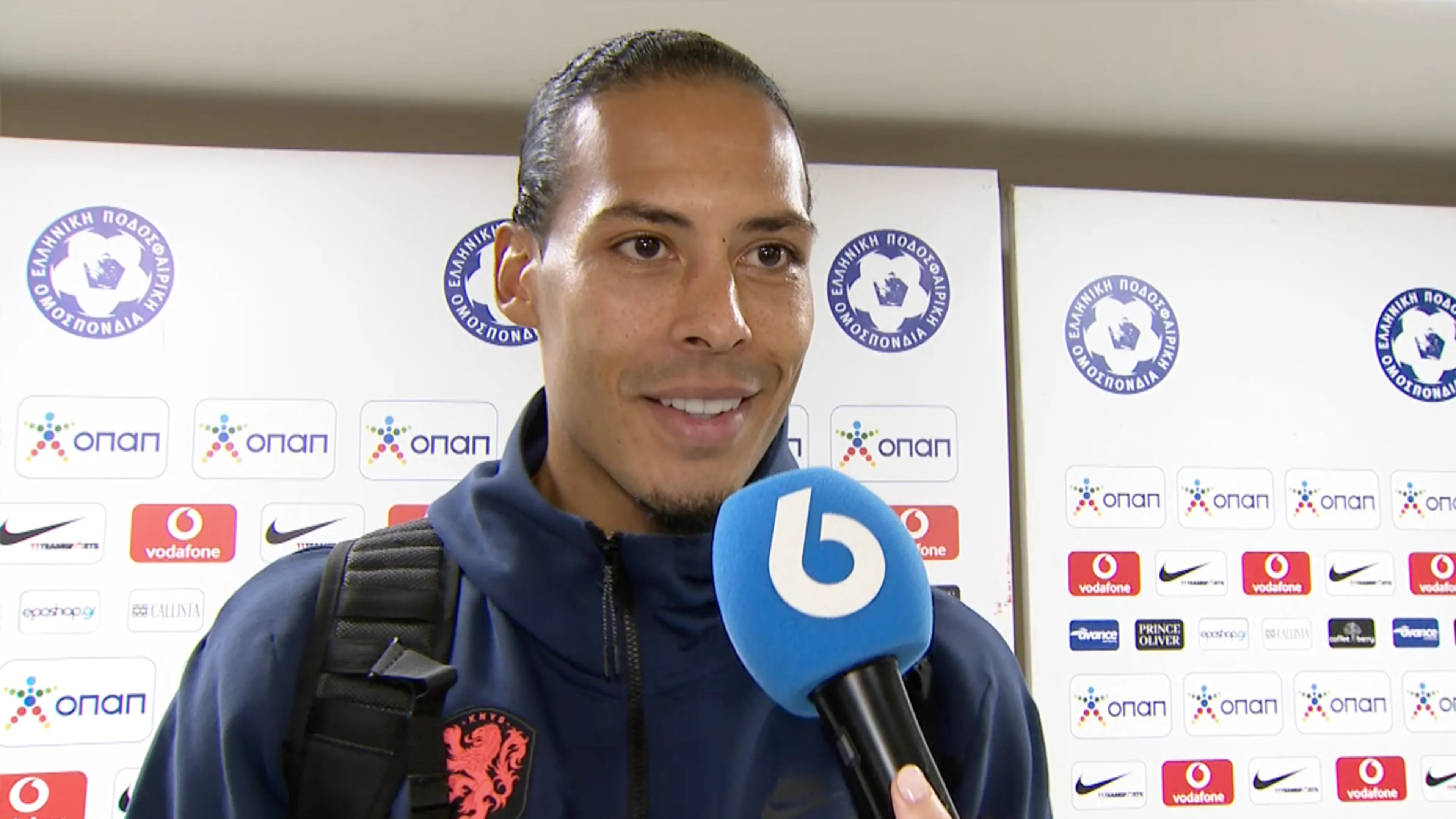 Van Dijk dacht bij penalty niet terug aan WK: ‘Ik ben blij dat ‘ie erin ging!’