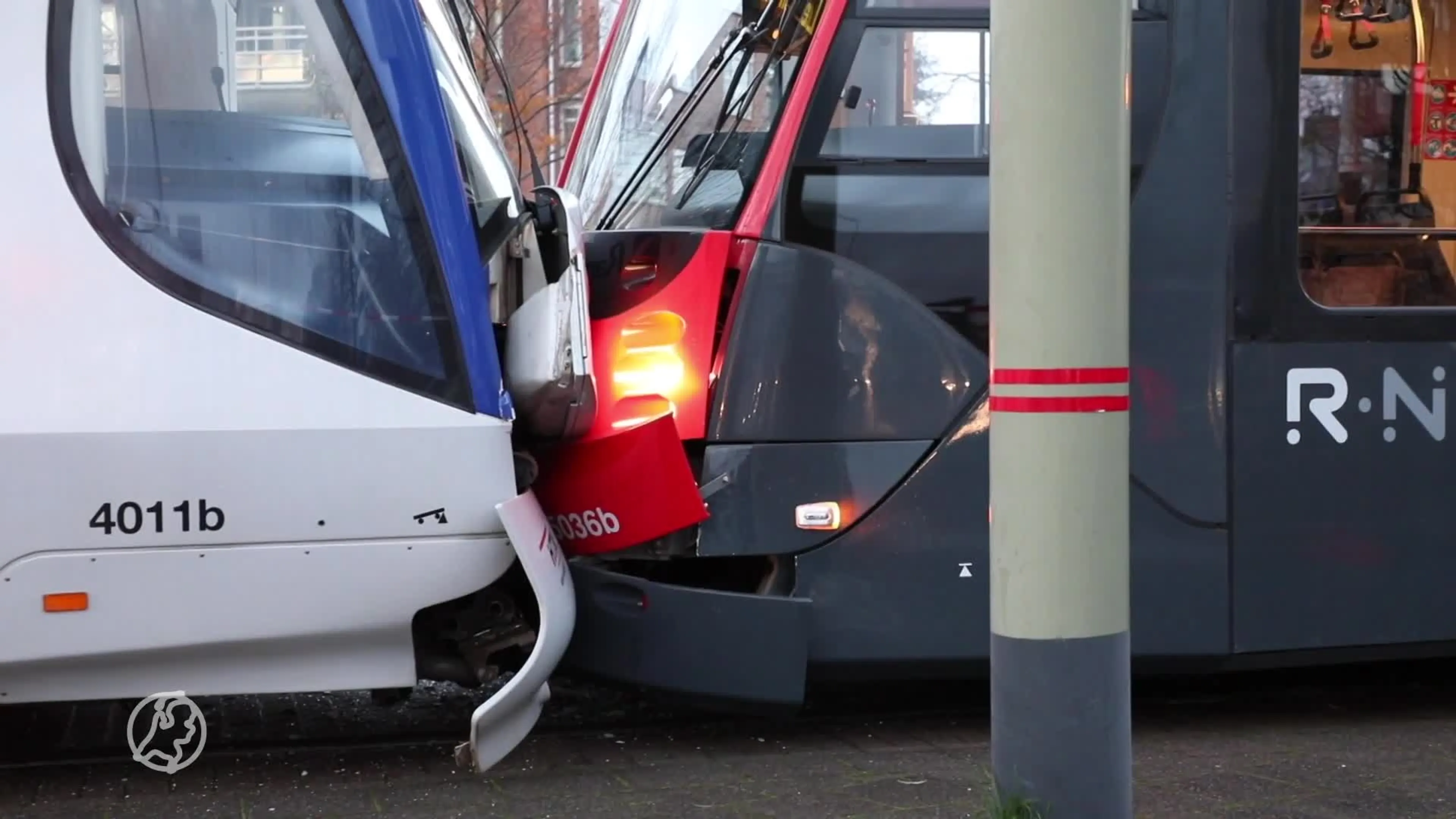 Opmerkelijke botsing op trambaan Leidschendam: trams klappen frontaal op elkaar