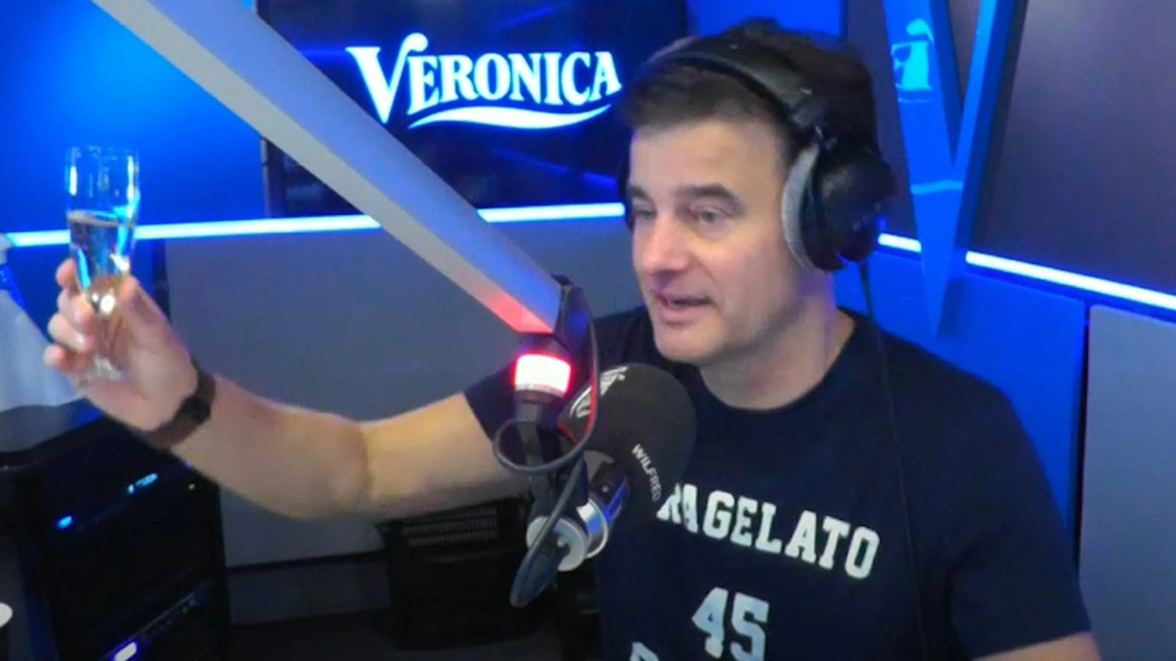De eerste Veronica Inside-ochtendshow is een feit: ‘Proost, d...