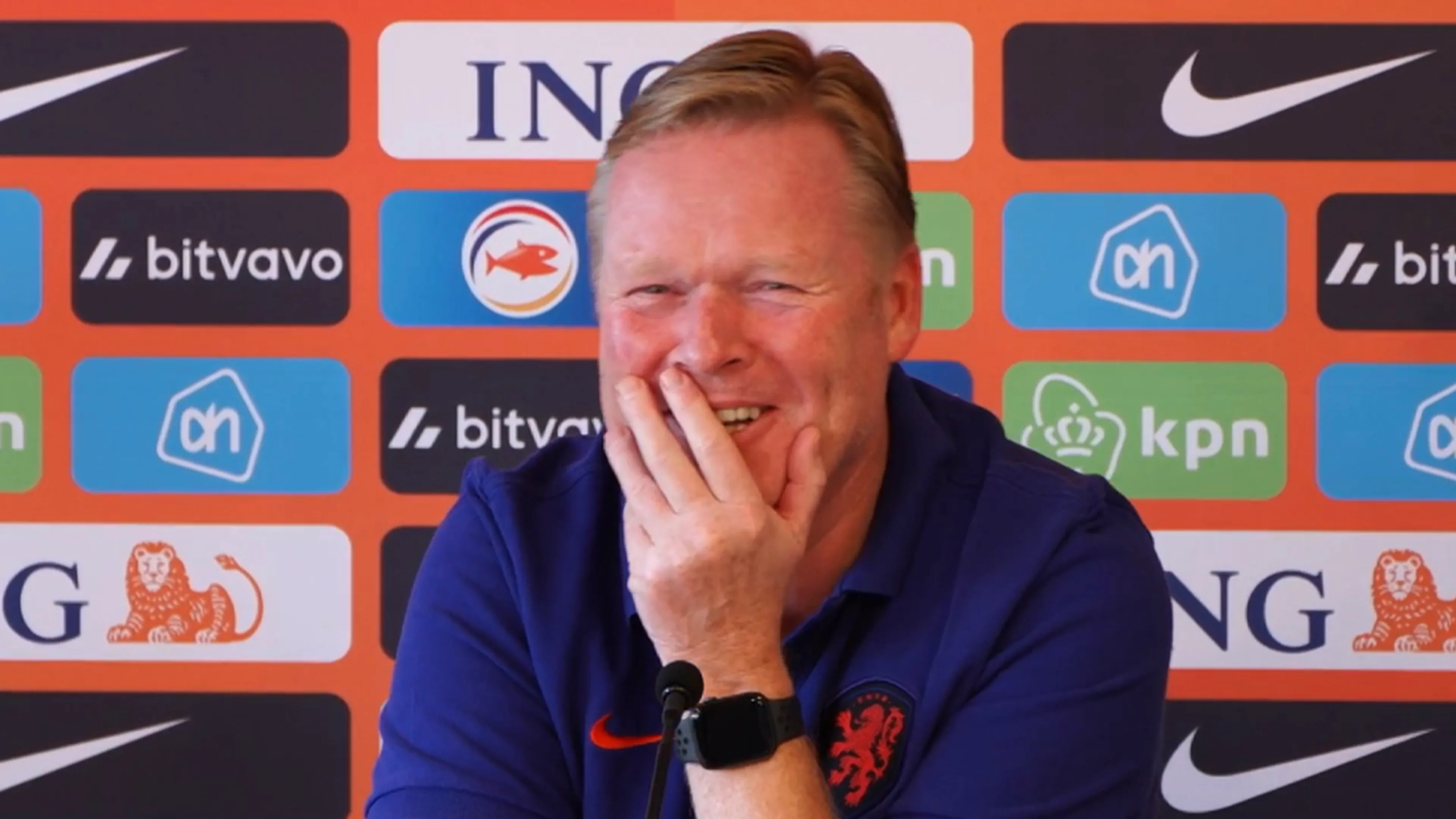 Koeman praat mond voorbij: ’Scheelt weer een persberichtje!'