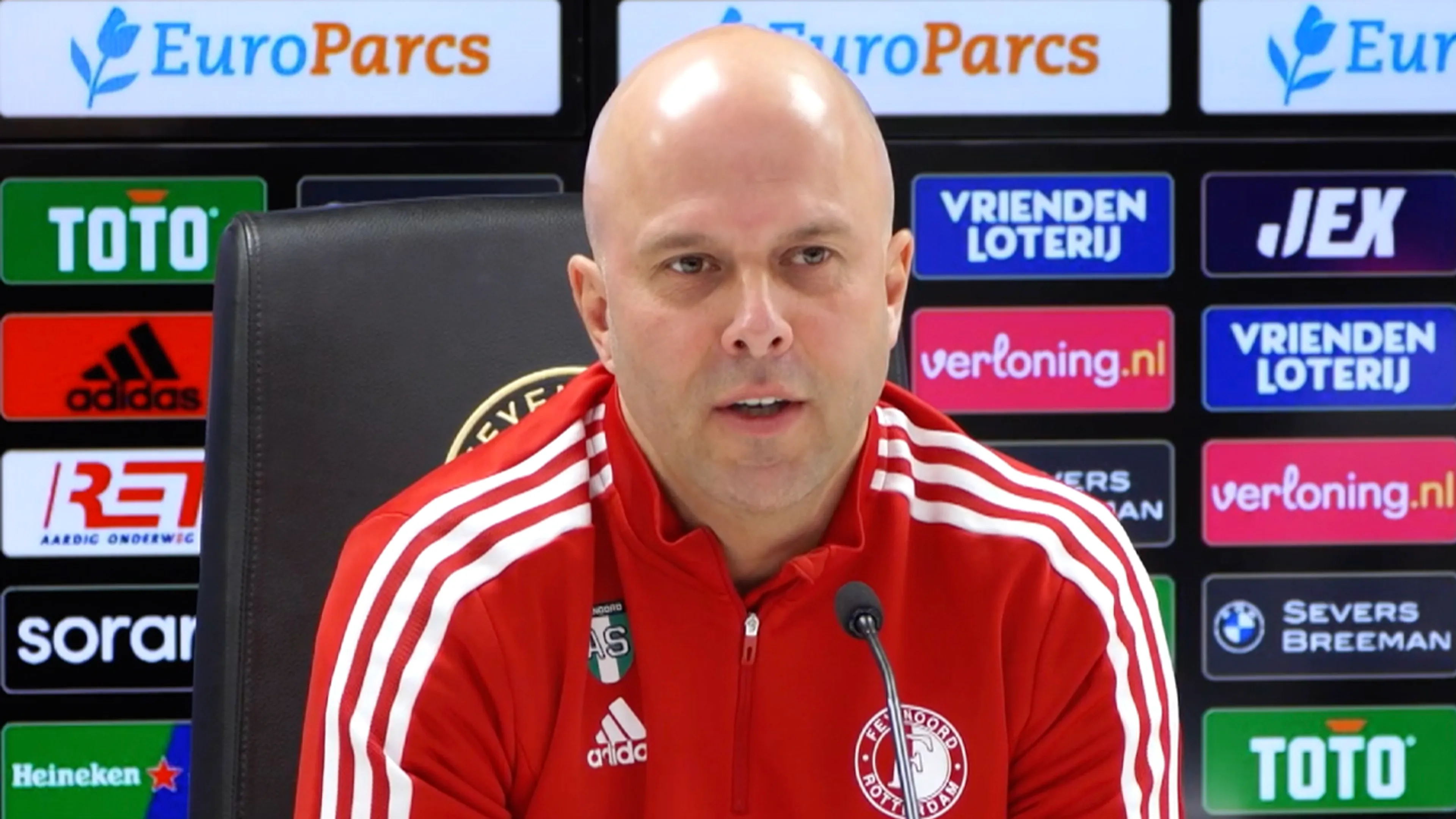 Wie is favoriet bij De Klassieker tussen Ajax en Feyenoord?