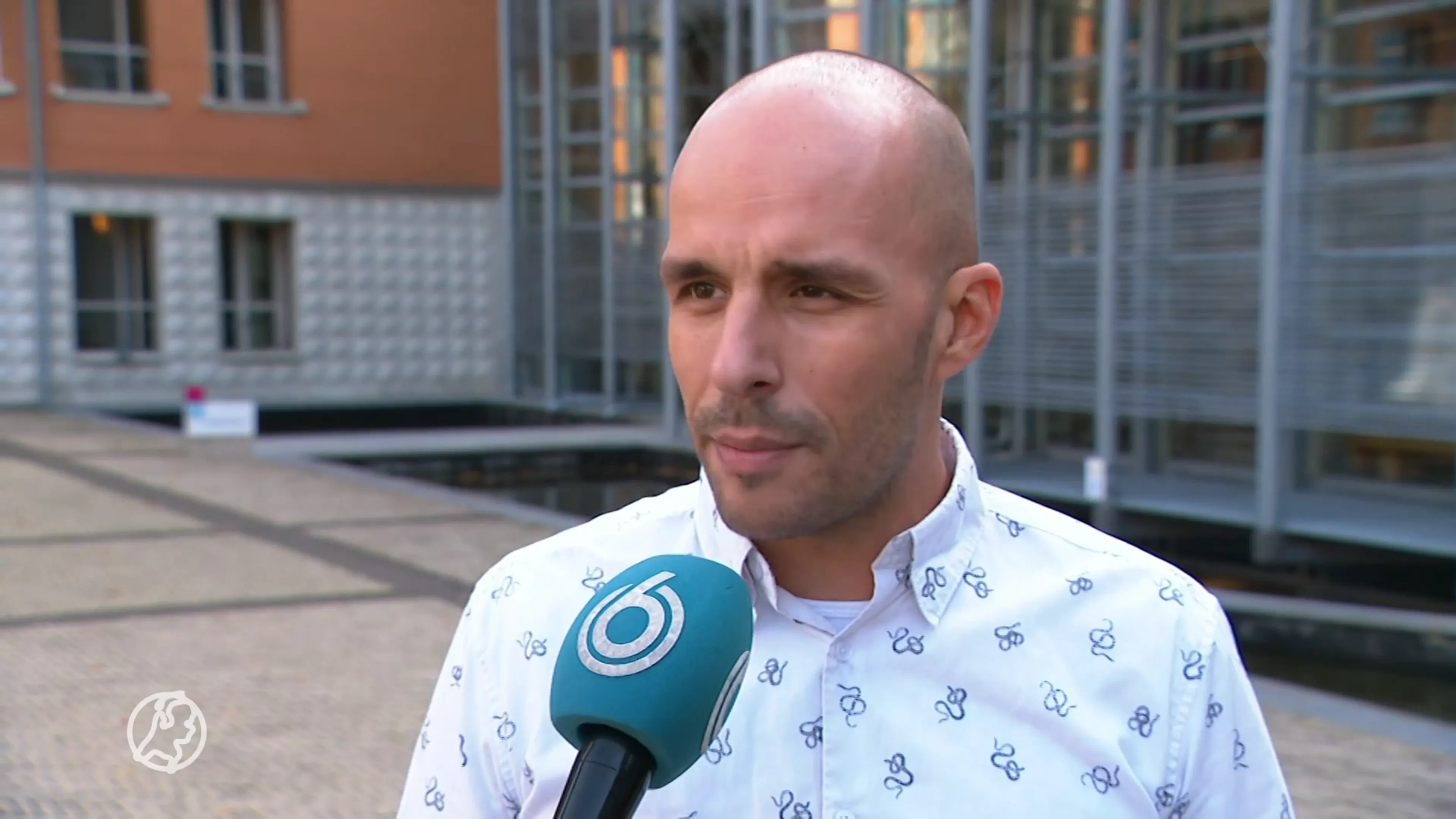 Broer van vermoorde Stephanie probeert verdachte aan te vallen in rechtszaal