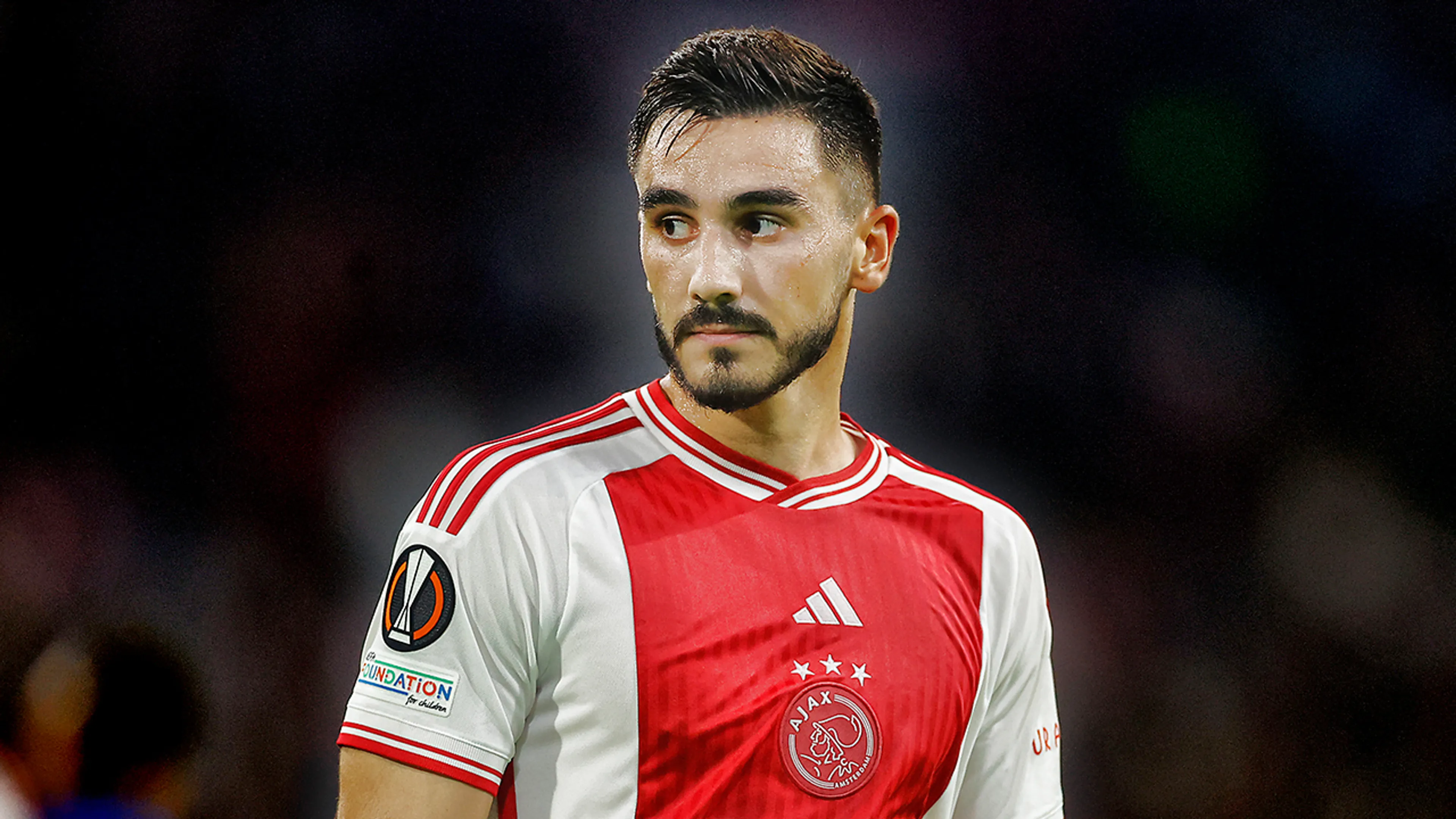 Miljoenenaankoop Ajax overtuigt nog niet: 'Sutalo kan helemaal niet verdedigen, totáál niet!'