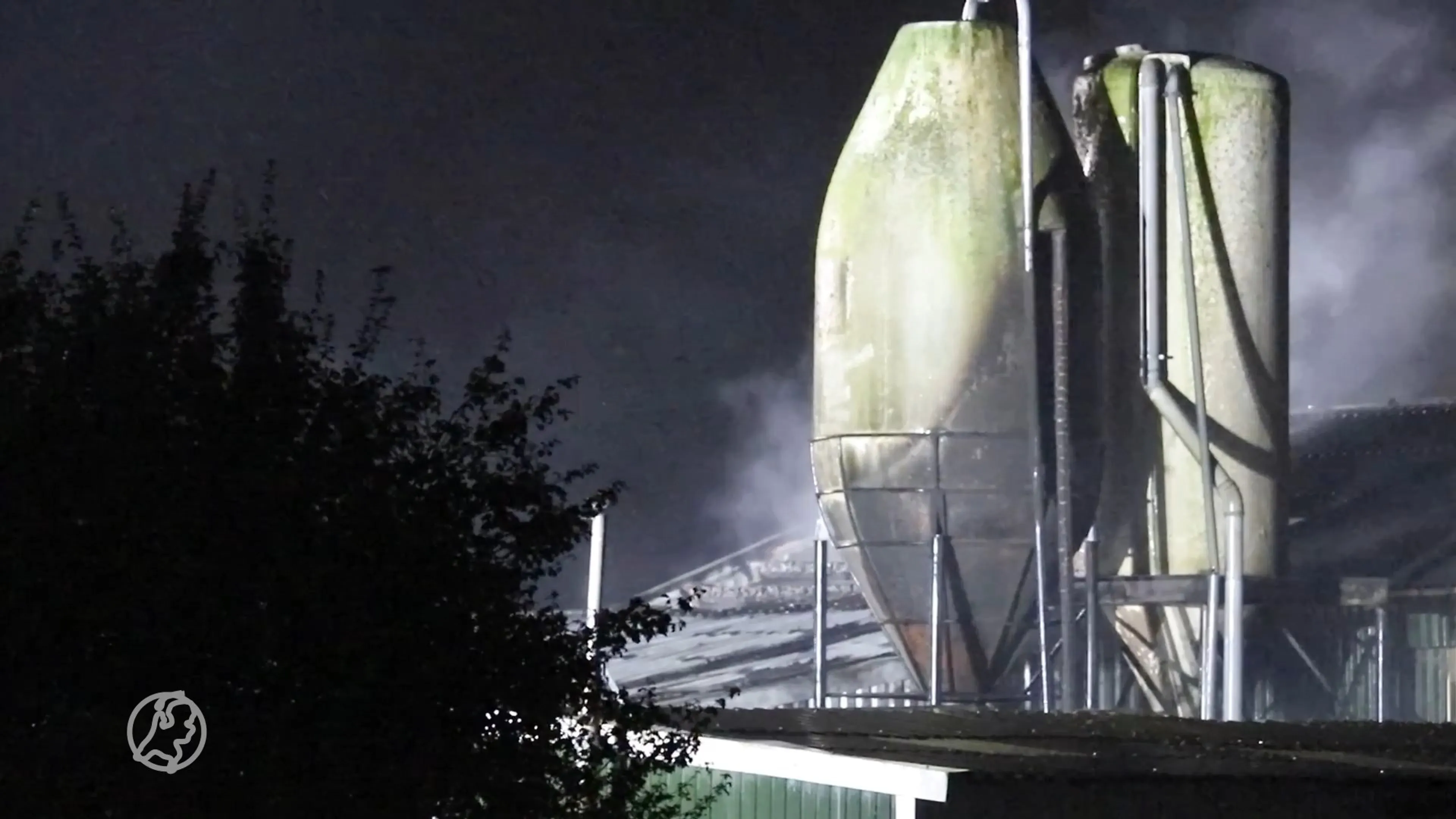 Vrees voor veel dode geiten bij verwoestende stalbrand in Kollum