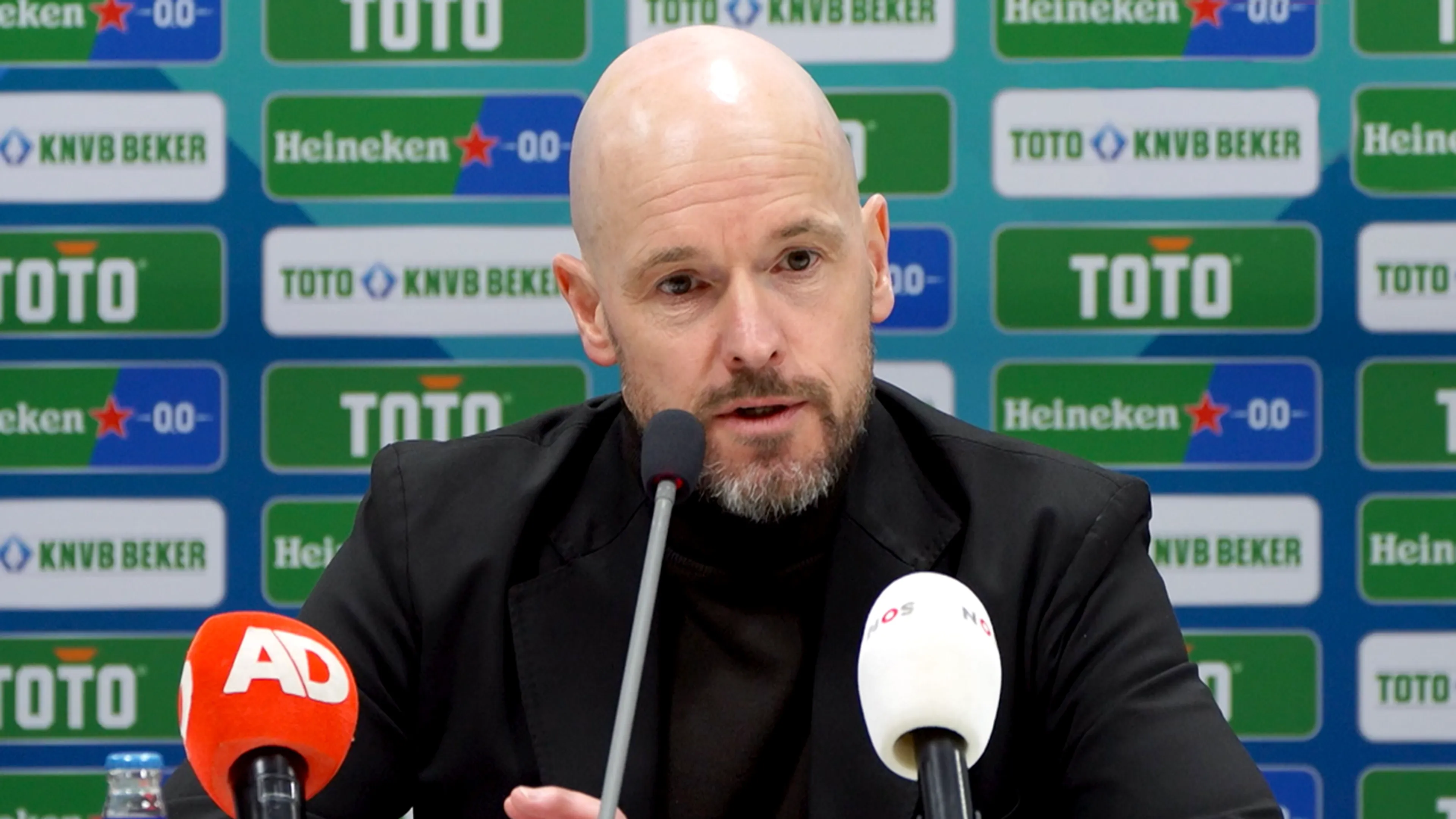 Ten Hag zag dominant Ajax: 'Hebben AZ aan het lopen gebracht'