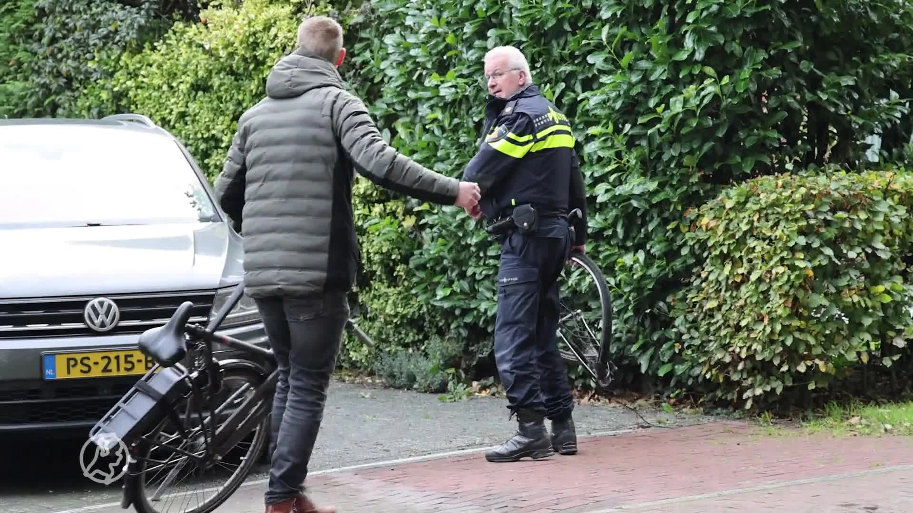 Fiets doormidden na botsing met auto in Leek