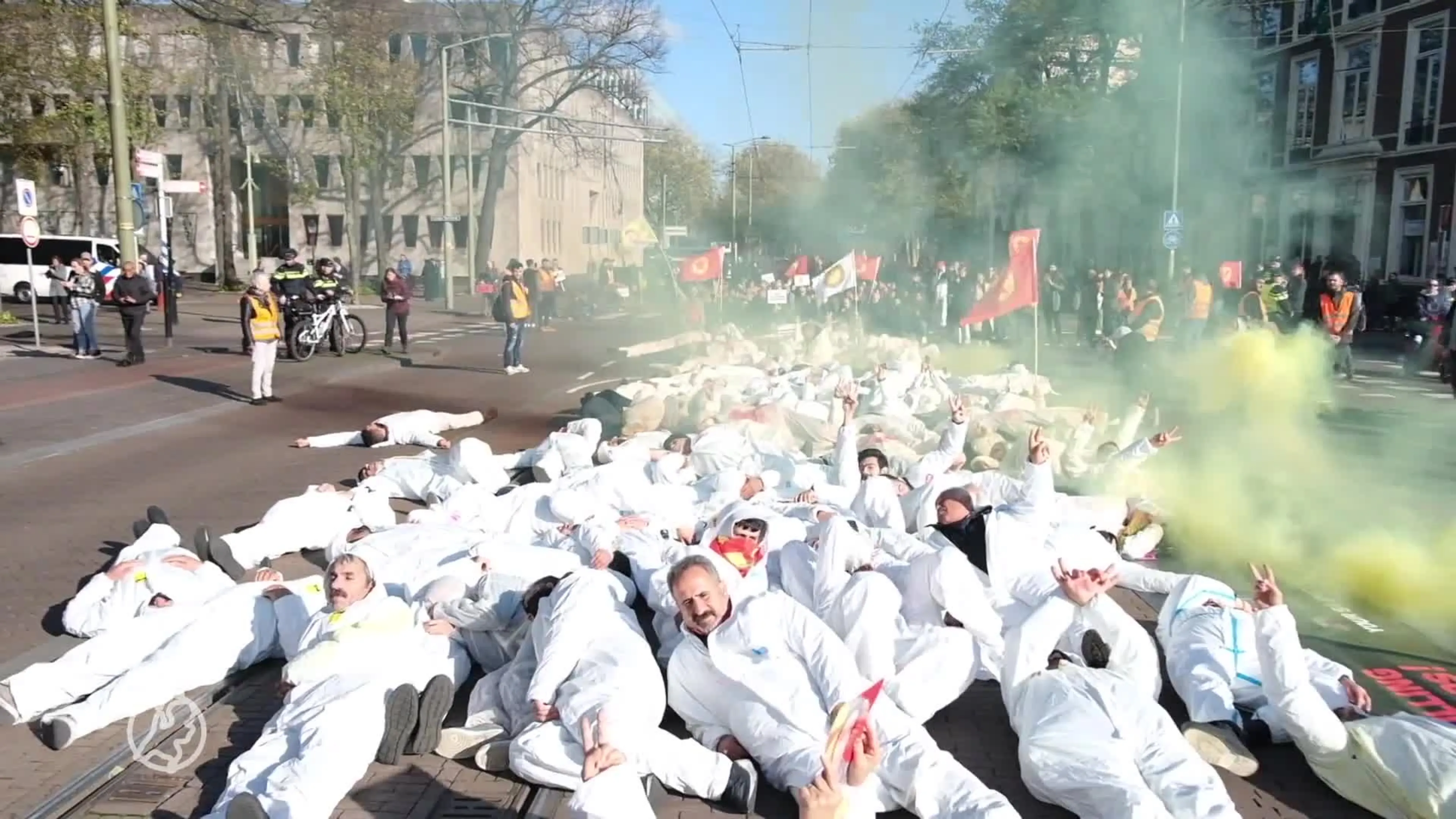 Demonstranten gewond na charges ME bij Koerdisch protest op Malieveld