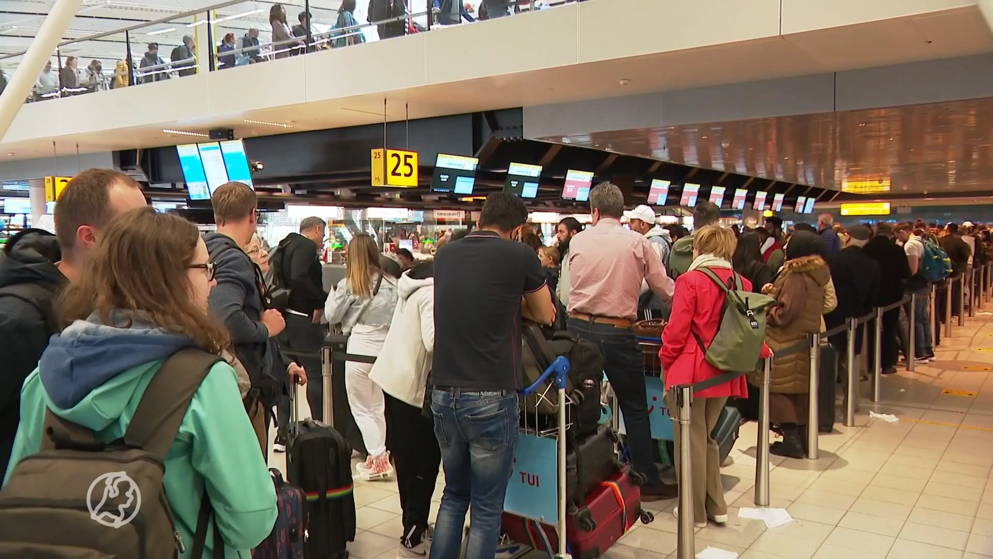 Problemen op Schiphol niet 'zomaar 1, 2, 3 op te lossen': zorgen voor zomervakantie
