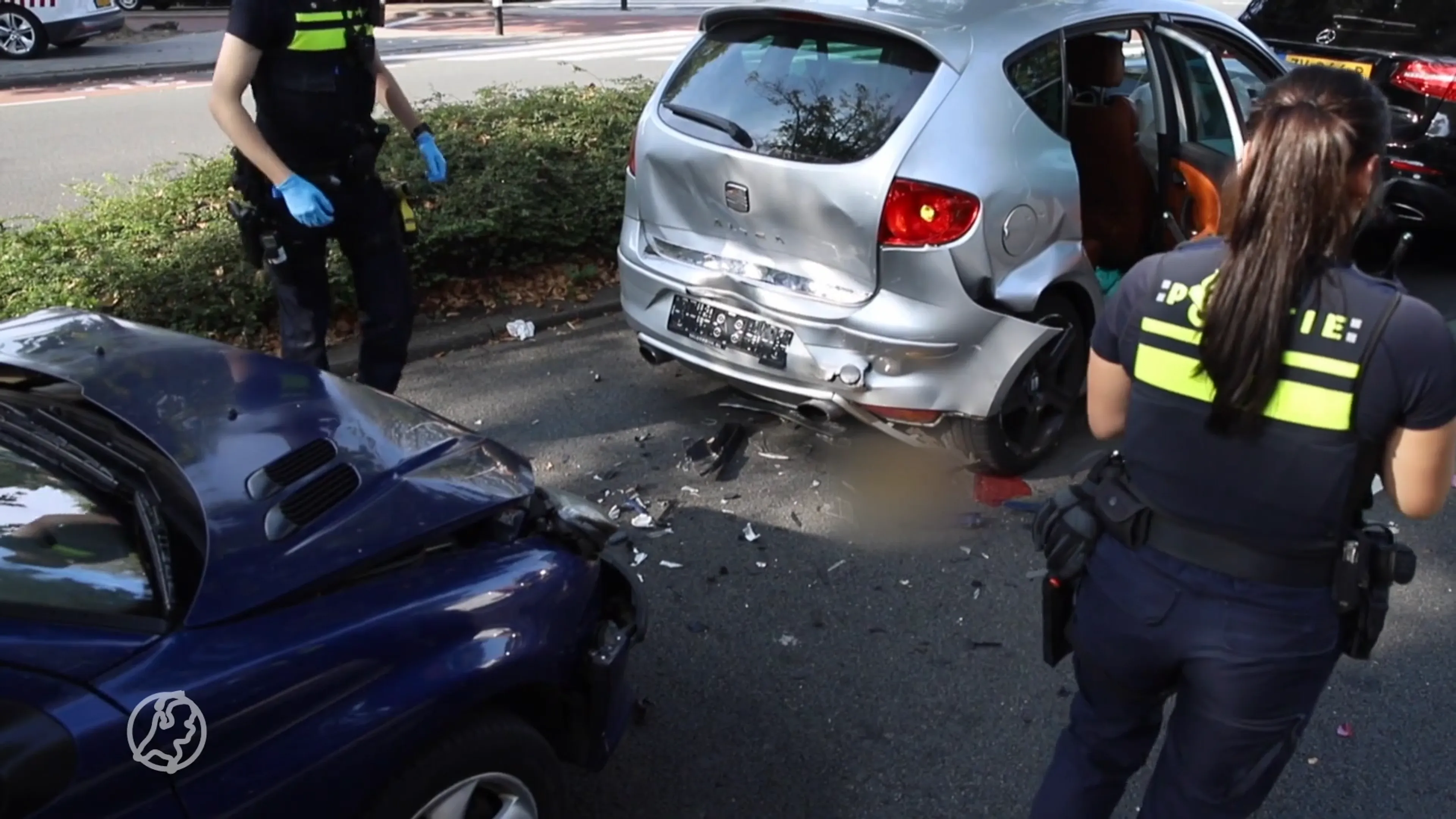 Dronken automobilist veroorzaakt aanrijding en valt vervolgens in het water