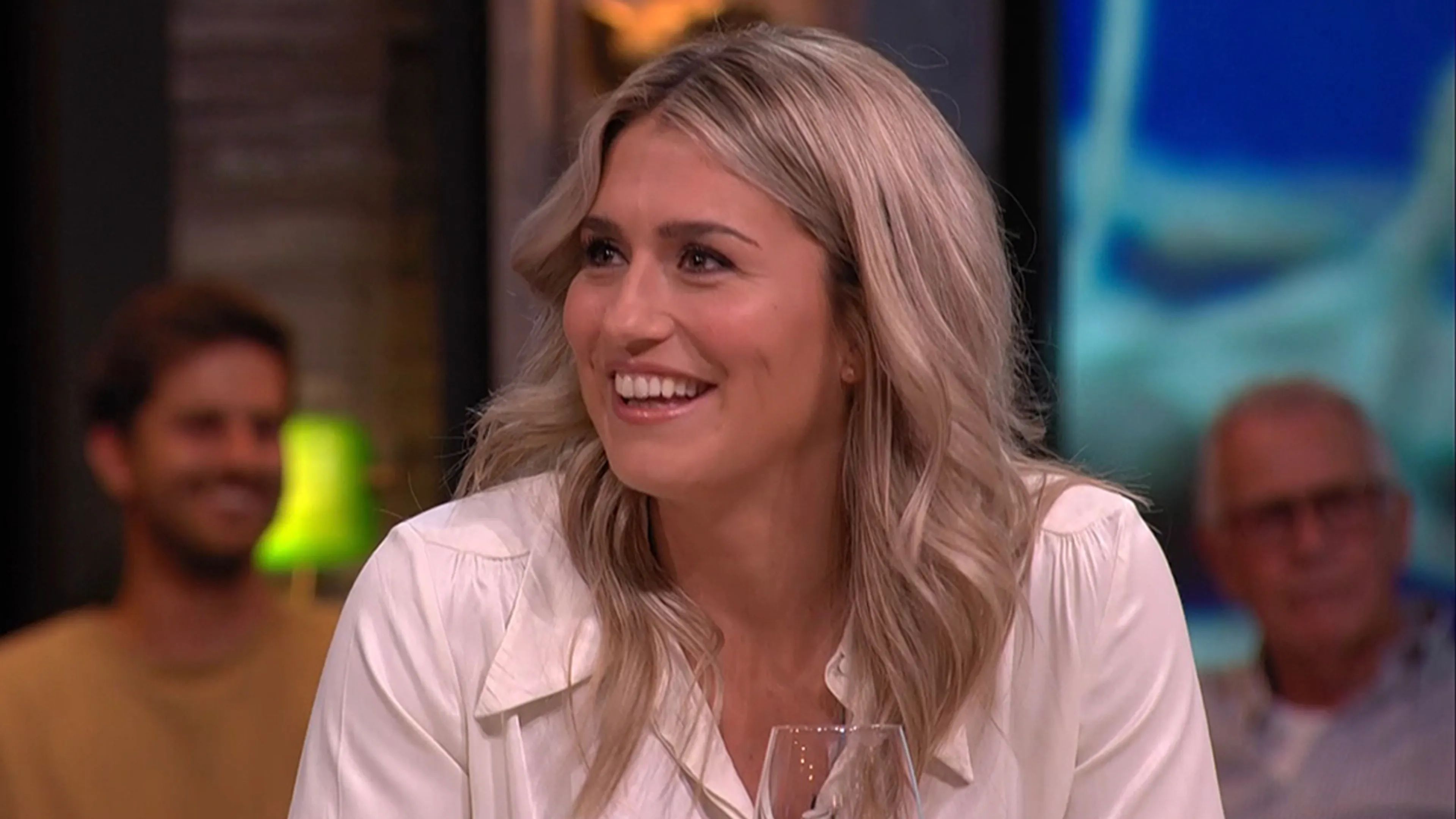 Estavana debuteert als presentatrice: 'Ik denk dat ze enorm gaat keten met die mannen!'