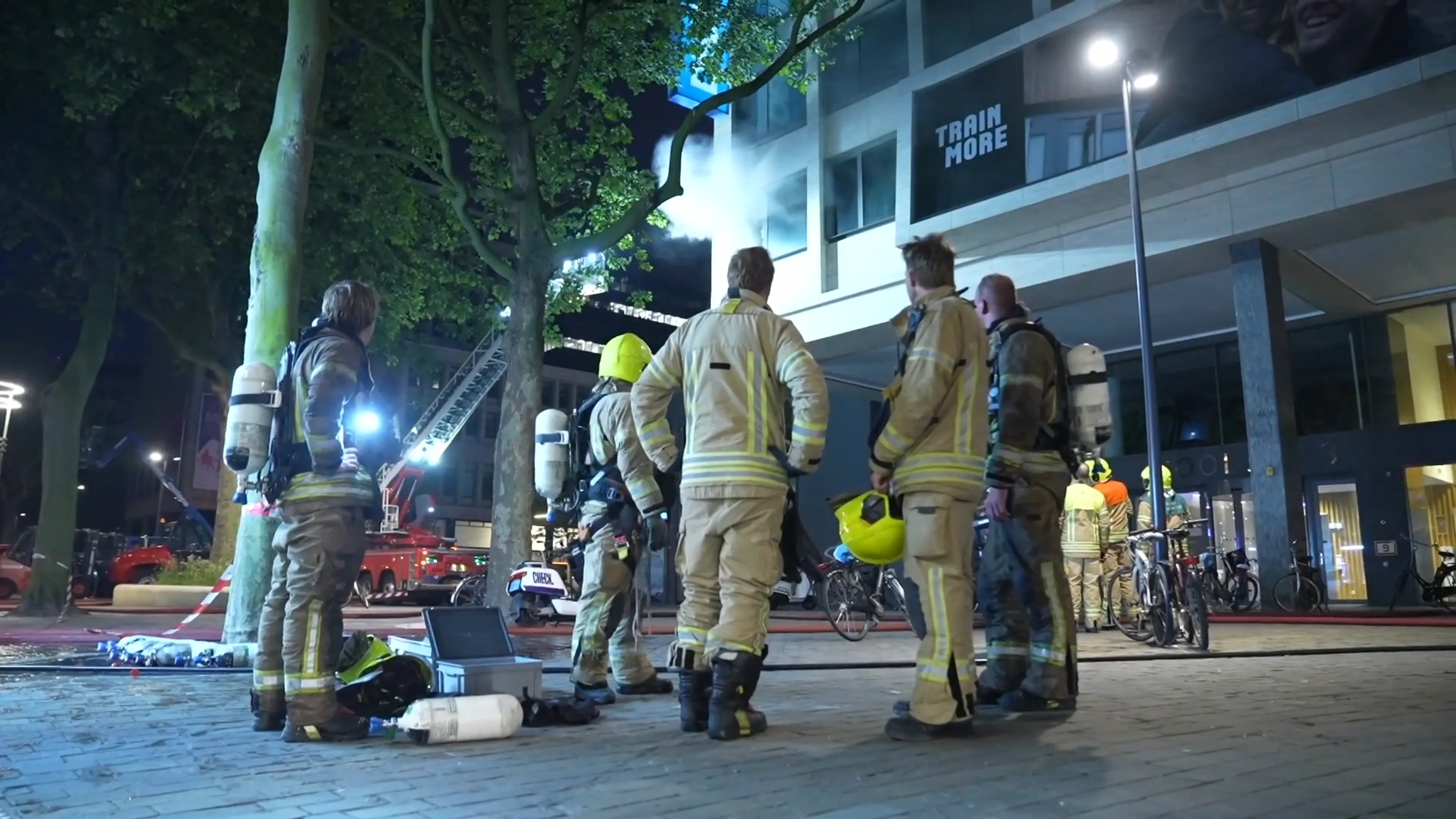 Brand in Rotterdamse sportschool, saunagangers opgevangen in stadhuis
