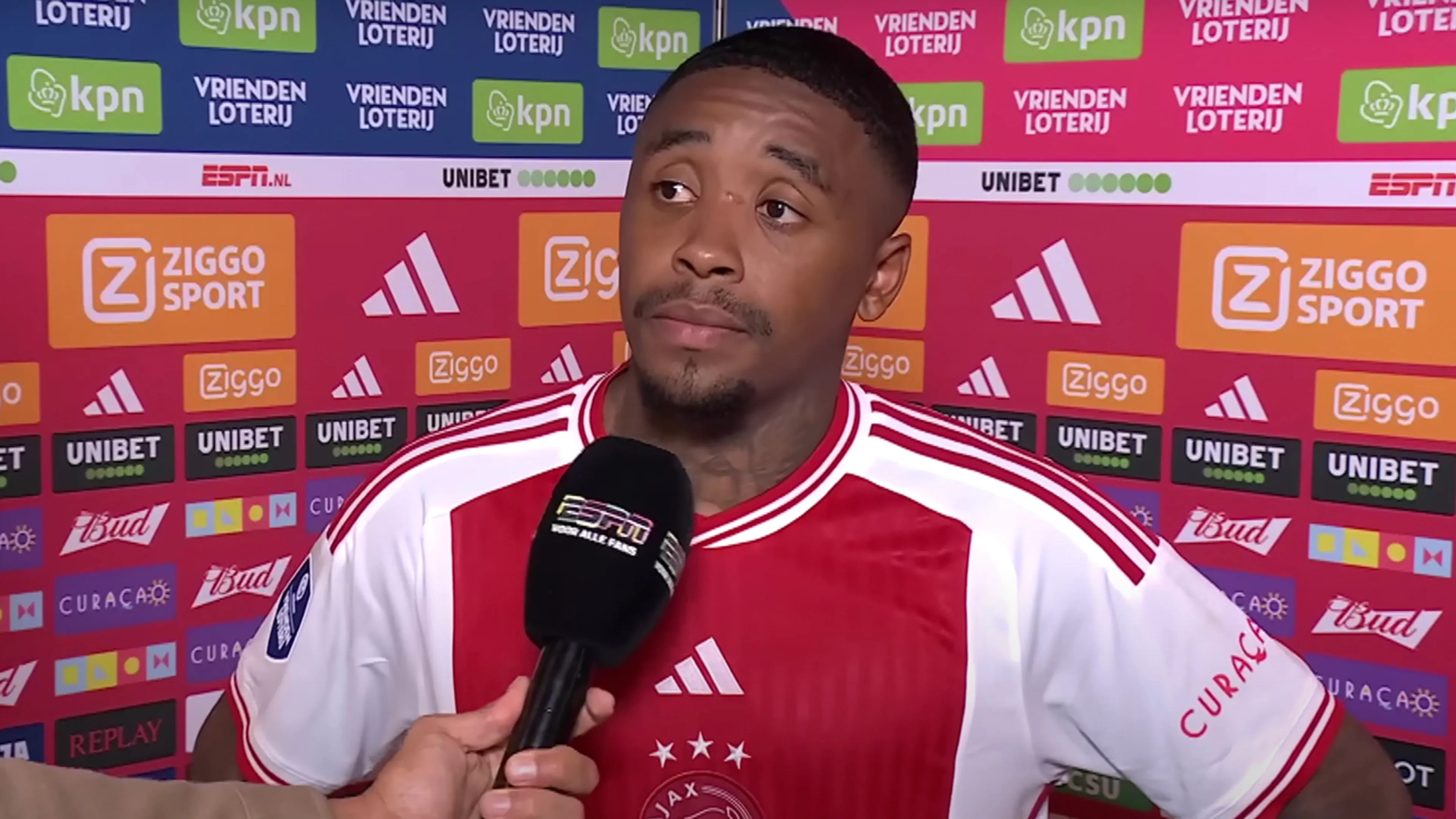 'Er komt na afloop geen zinnig woord uit bij Steven Bergwijn'