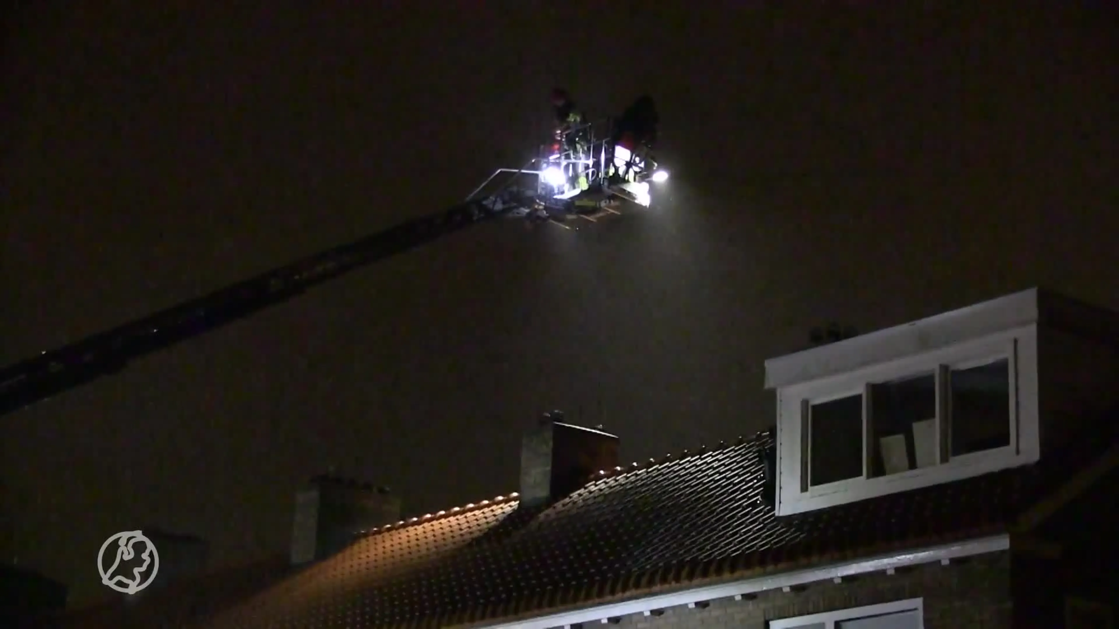 Zaanse buurt opgeschrikt door explosie: man raakt gewond