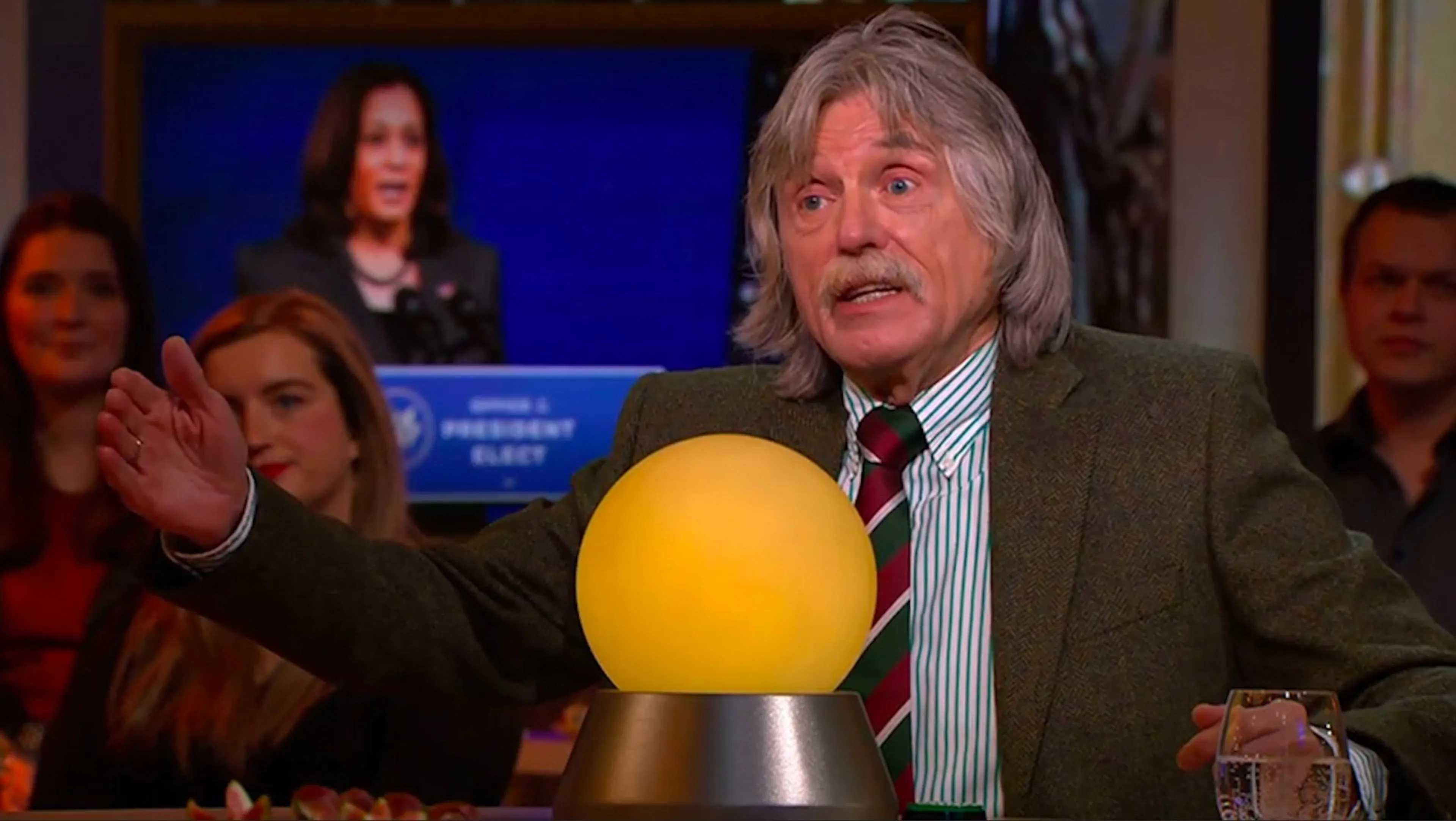 Johan over Trump: 'Blij dat die patjepeeër opsodemietert!'