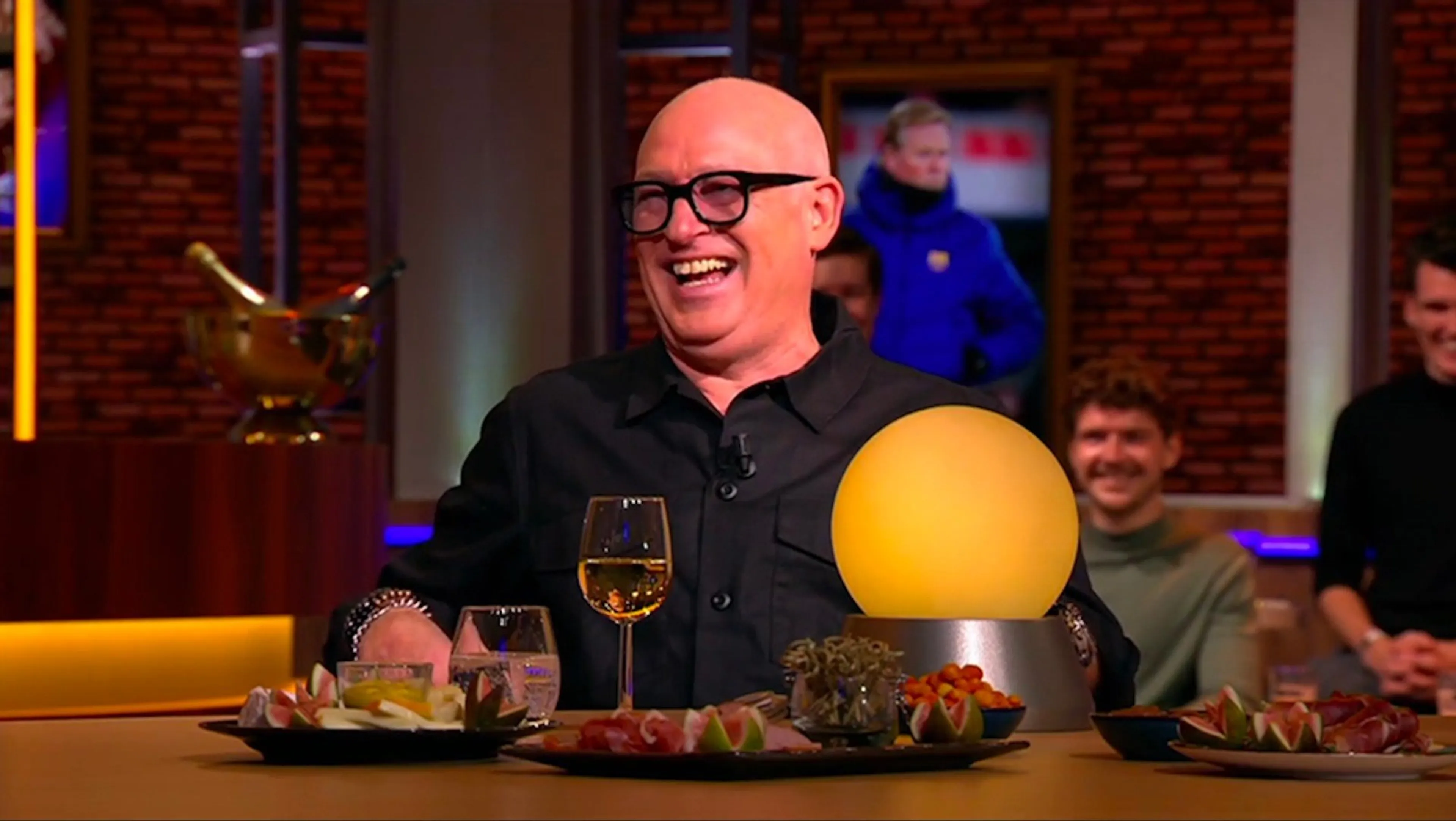 René ziet lekkere hapjes op tafel: 'Maar goed dat Jan Boskam...