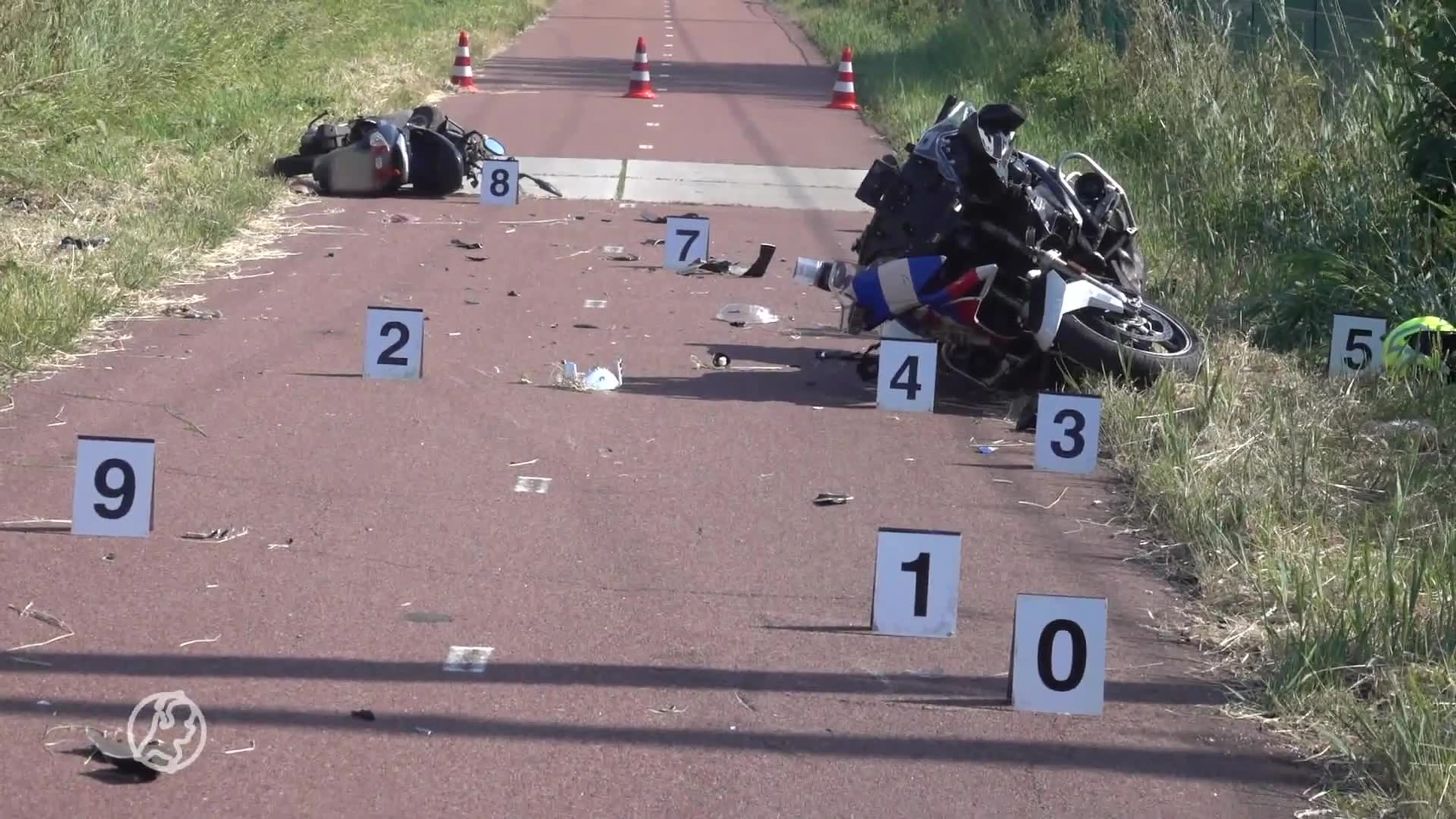 Twee gewonden bij aanrijding politiemotor en scooter