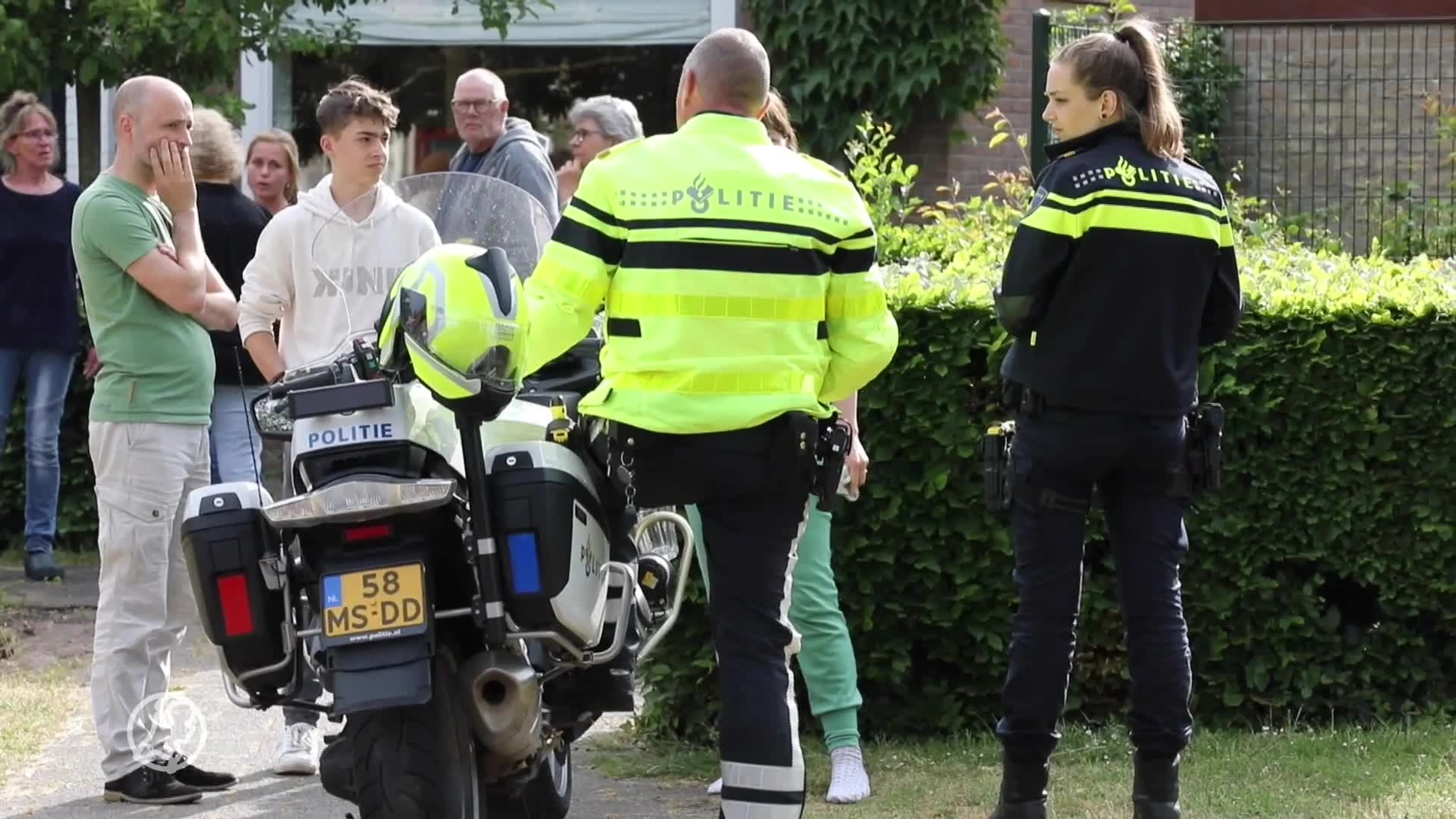 Bejaarde man steekt vader voor ogen van kinderen neer na uit de hand gelopen ruzie over voetbal