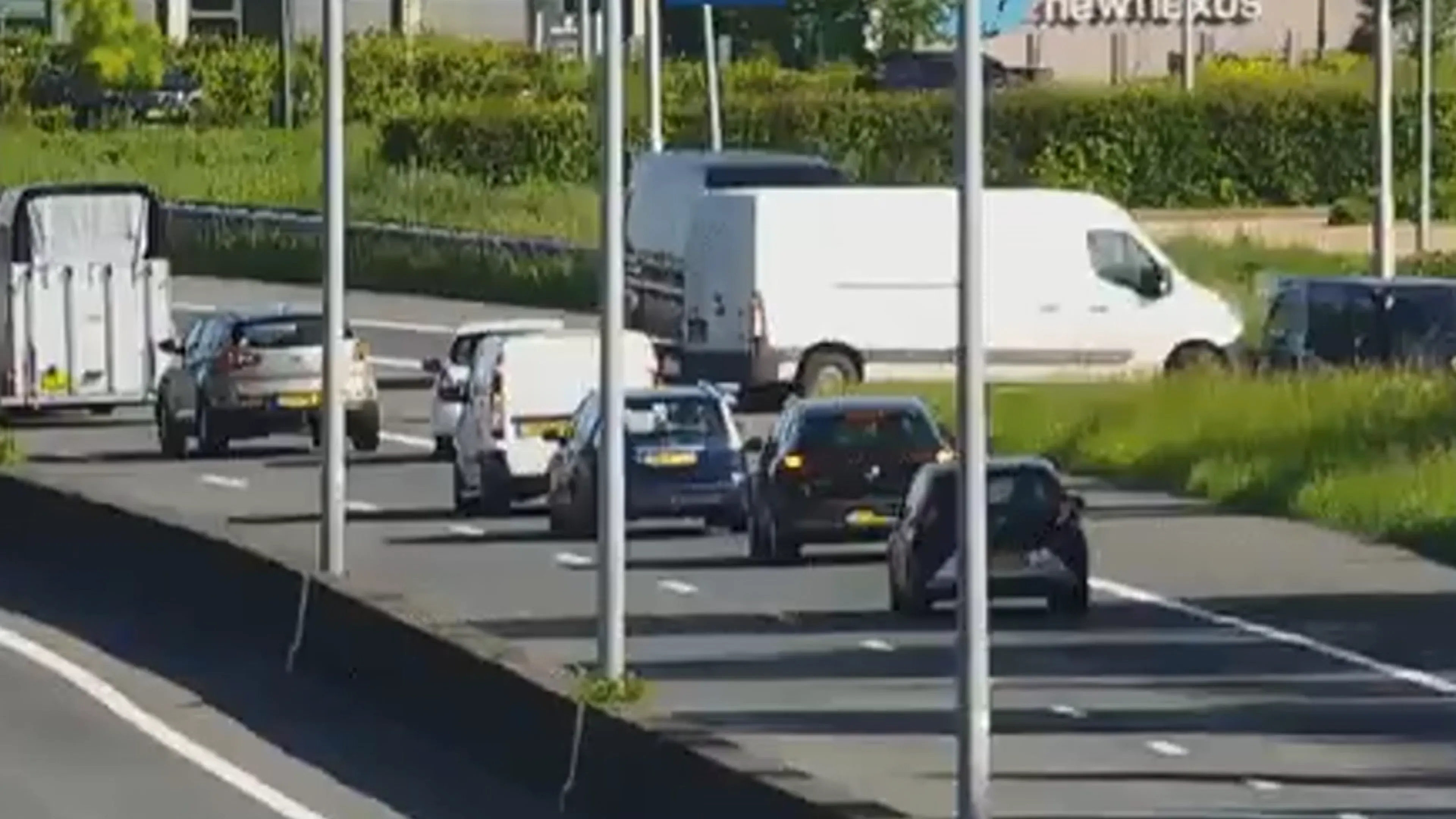 Tientallen spookrijders op A28 om file te ontwijken: 'Bizar'