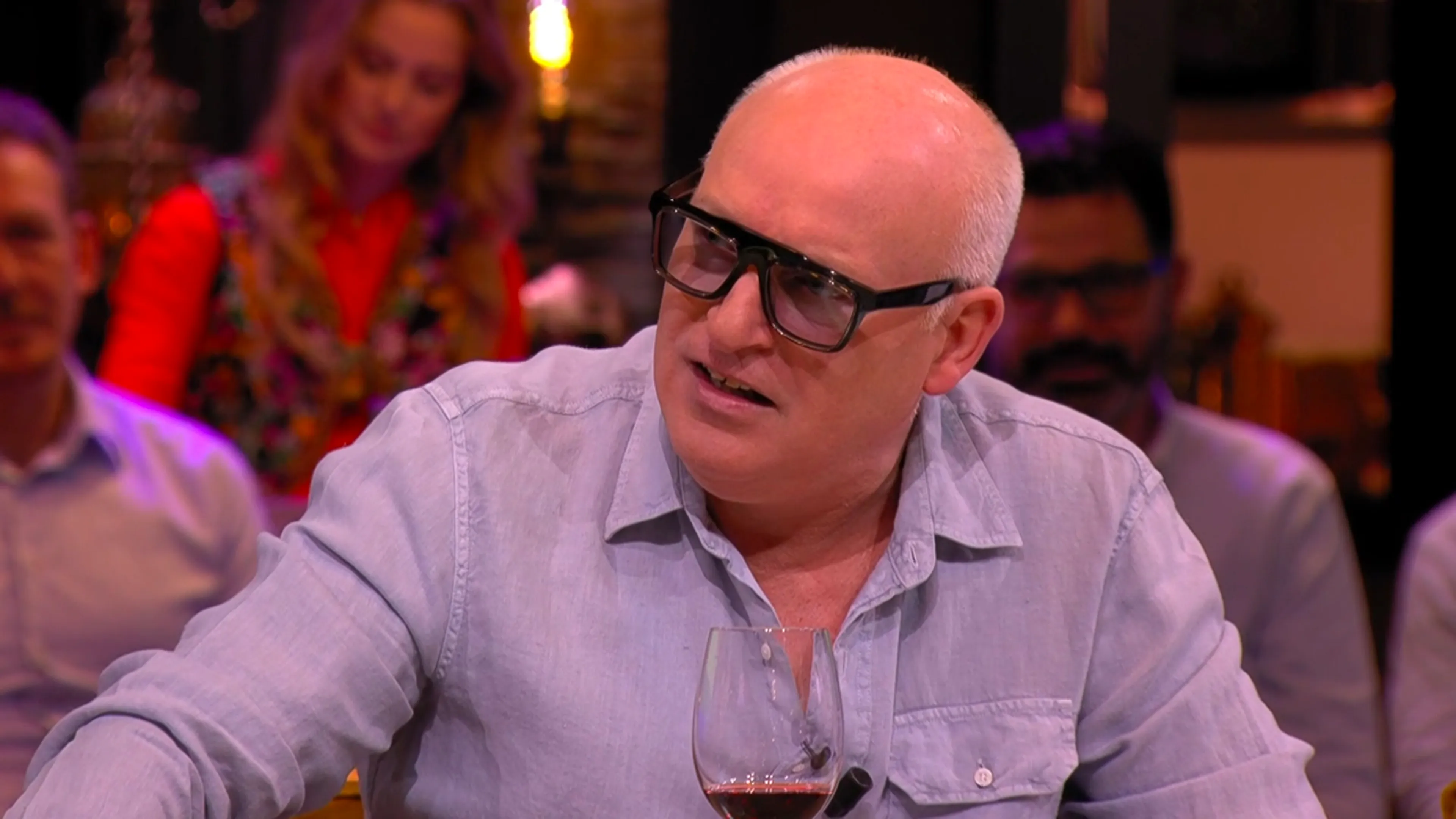 René over kritische vraag van journalist aan Qatarese minister: 'Dat is wel makkelijk'