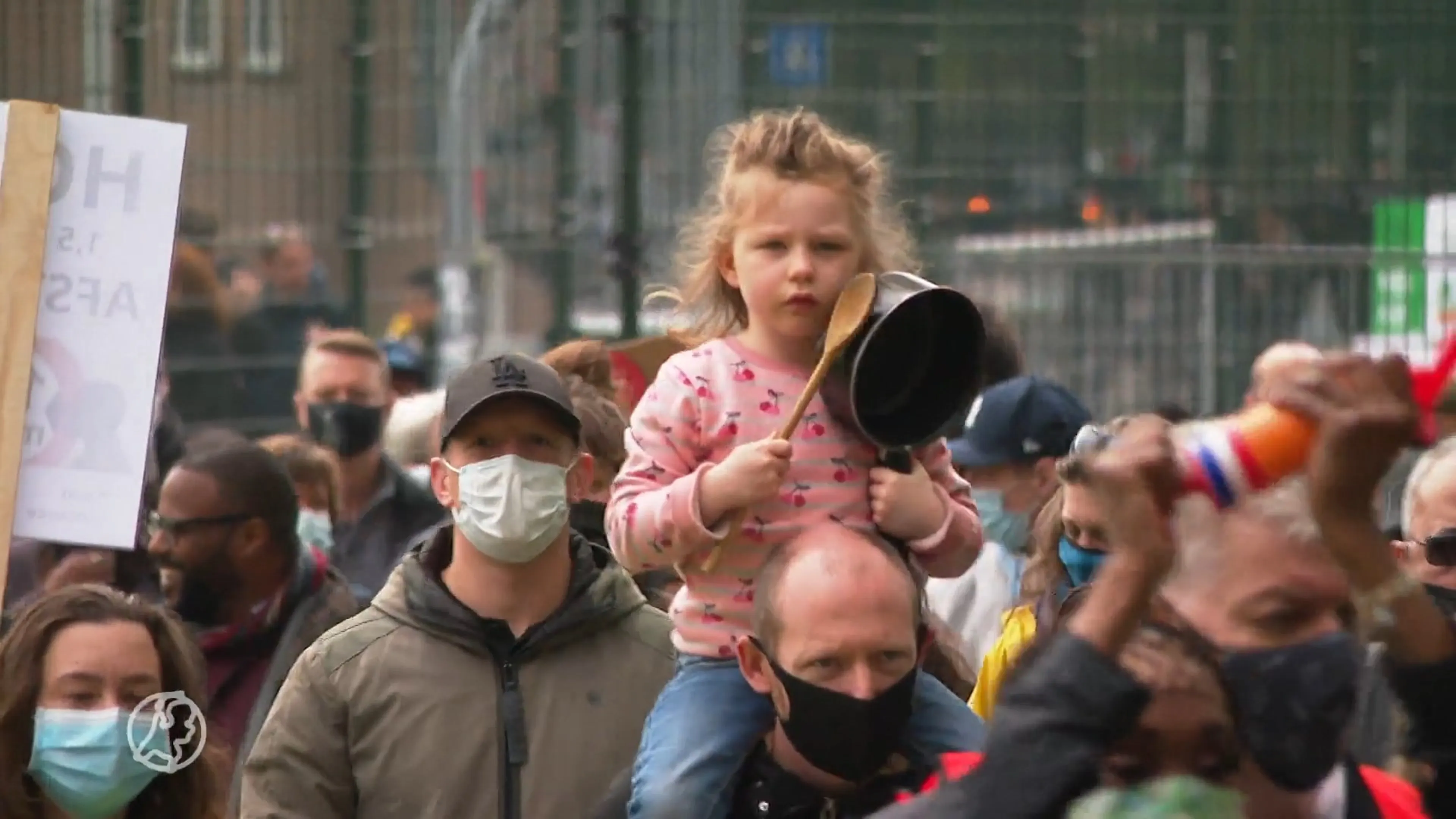 Emoties komen los bij lawaaiprotest na neerschieten peuter: '...