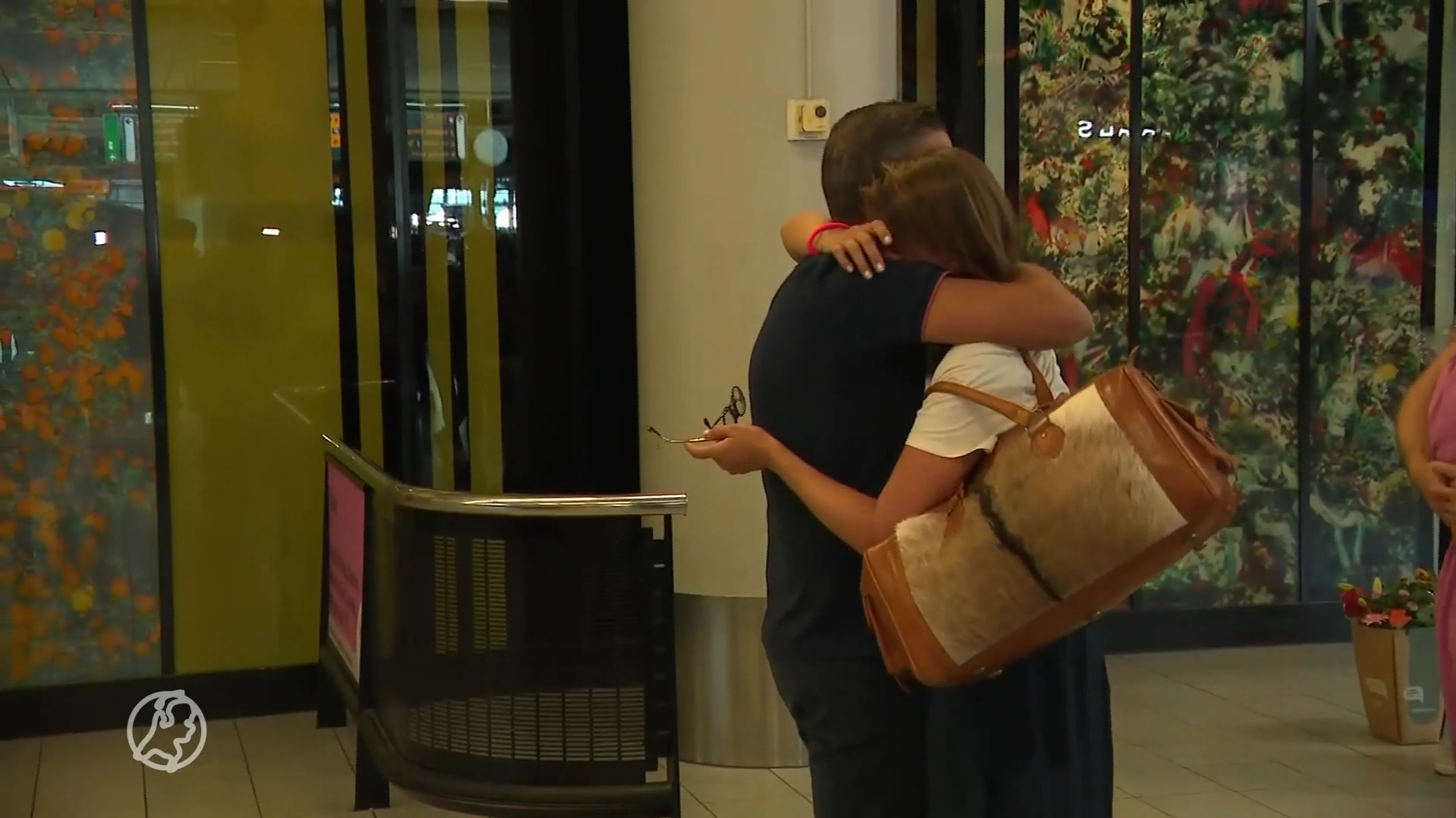 Vakantiegangers uit Marokko komen aan op Schiphol