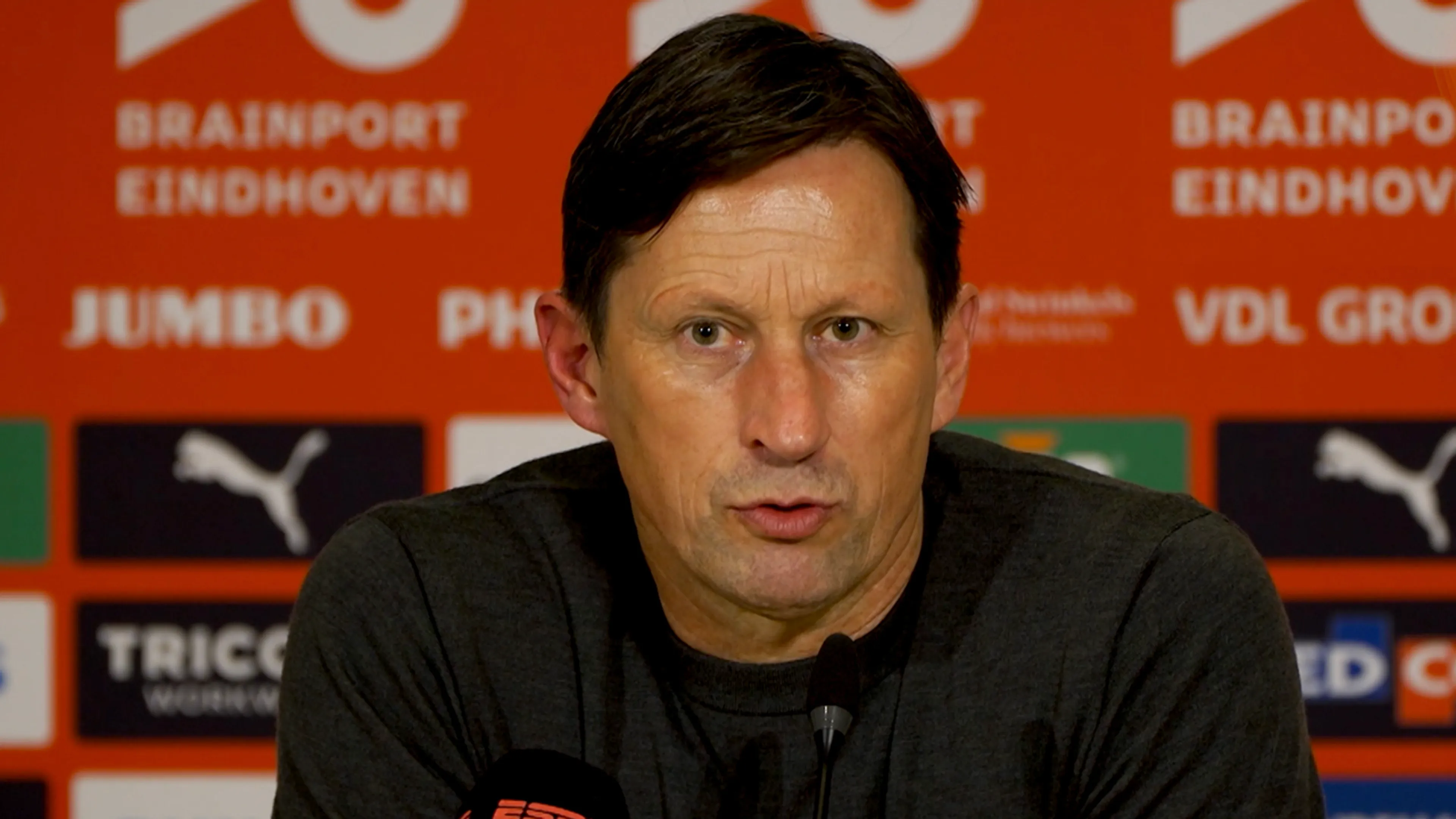 Schmidt verklaart wissel Veerman: 'Hij presteerde vandaag niet op topniveau''