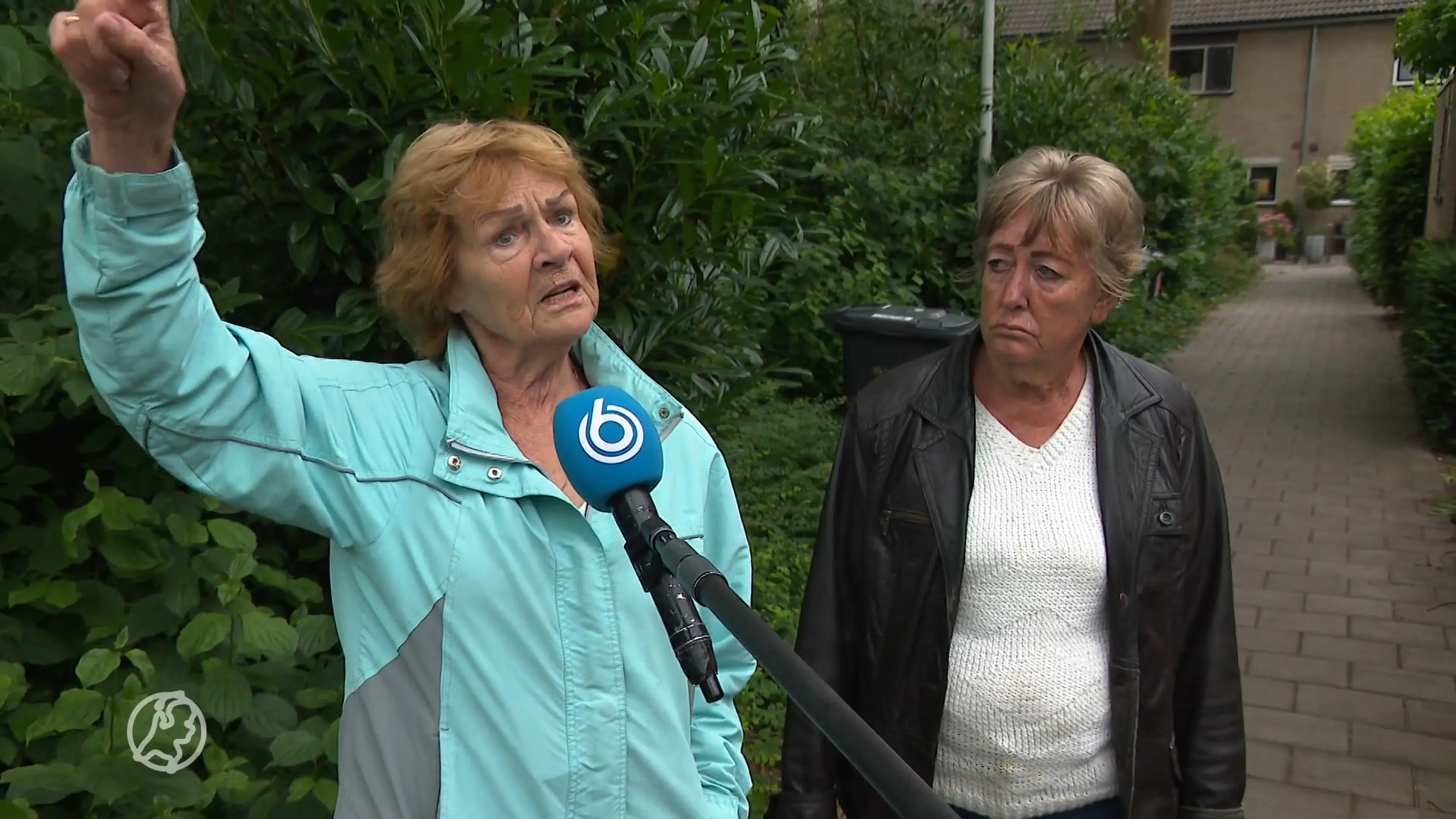 Bedreigd gezin weg na verzoek buurt door brandstichtingen en vuurwerkbommen