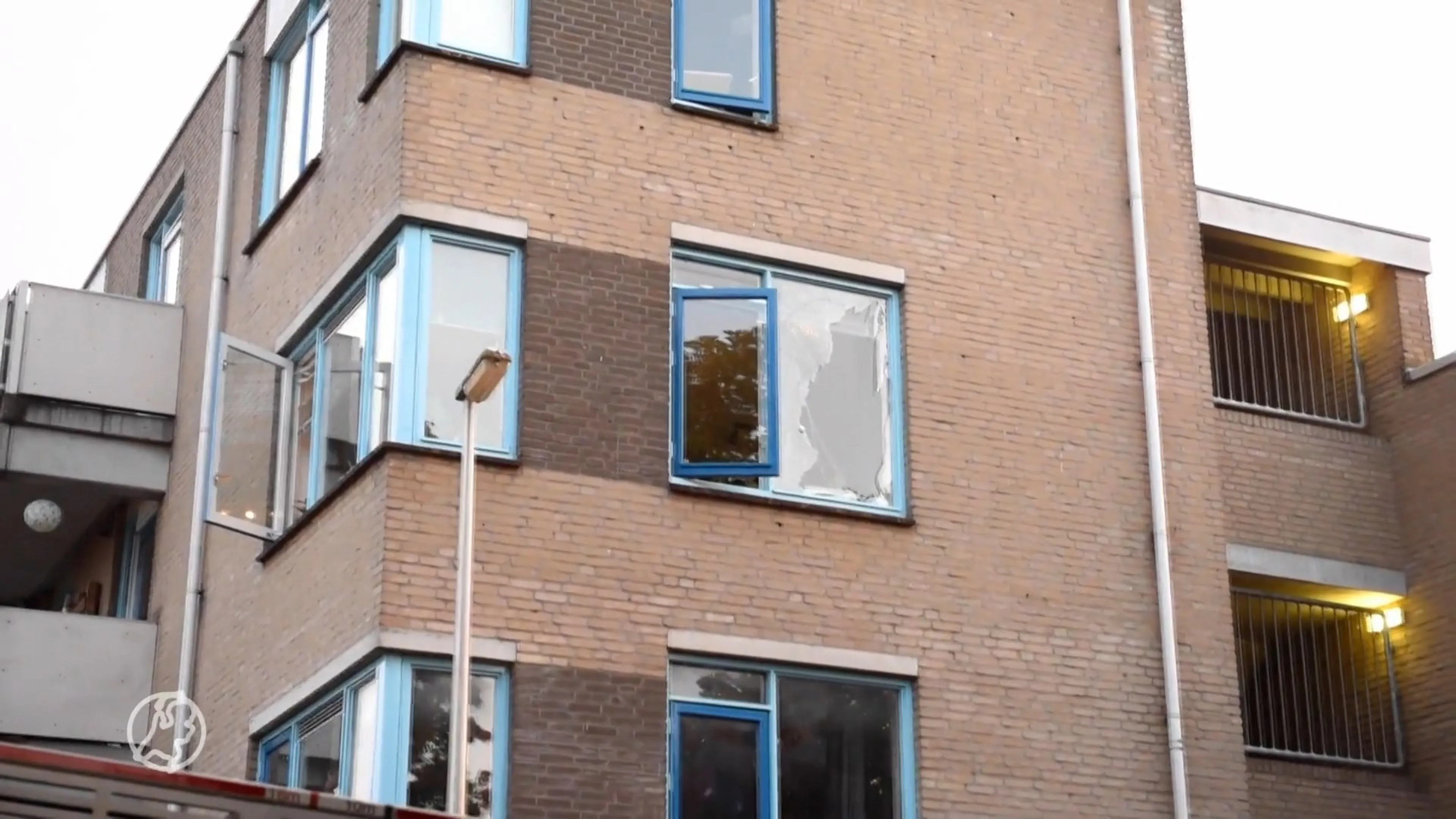 Explosie in Utrecht: huizen beschadigd, betonnen muur aan gort