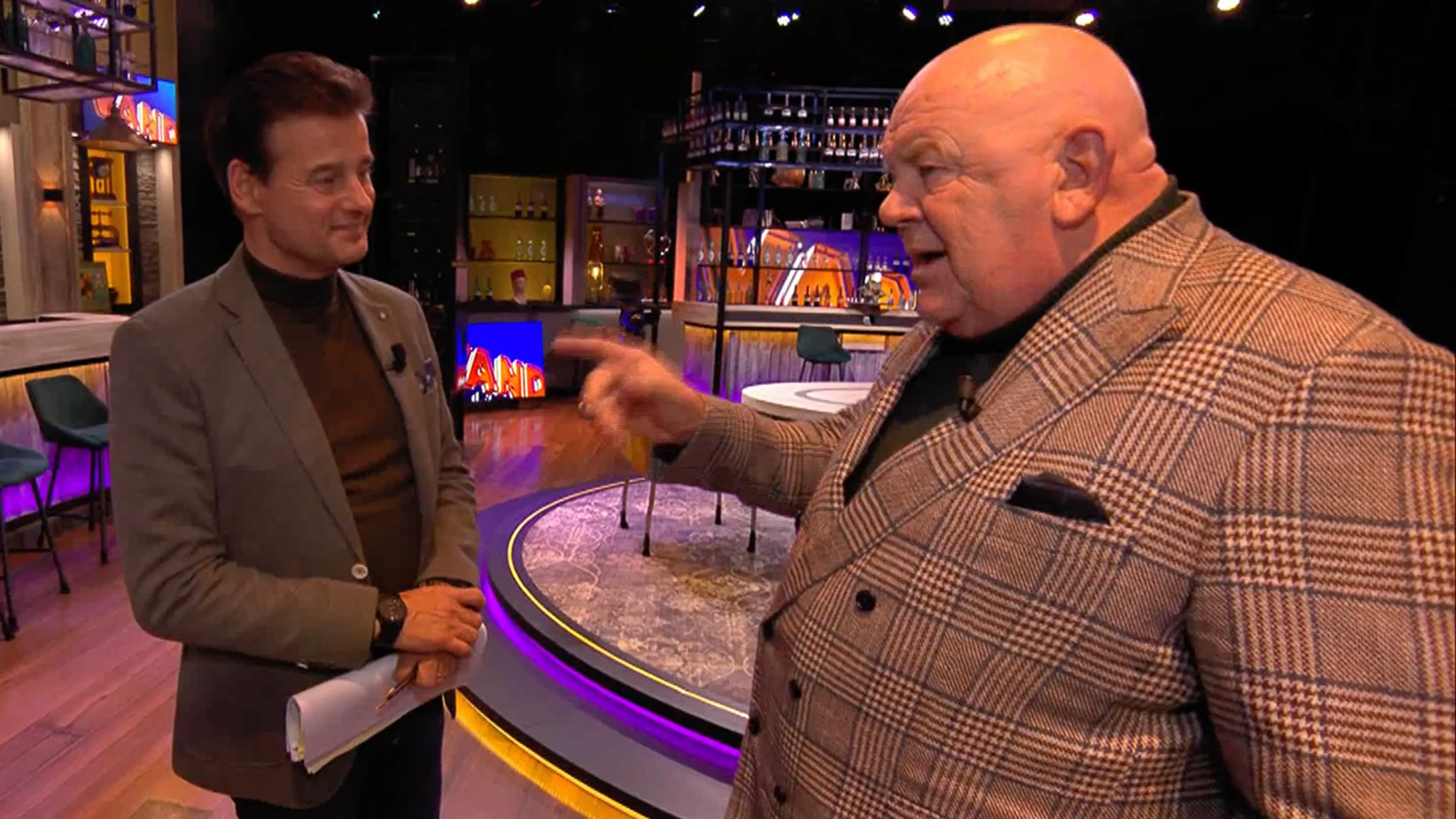 In de Wandelgangen met Pieter Cobelens: 'Is dat geen leuk cadeau voor Johan?'