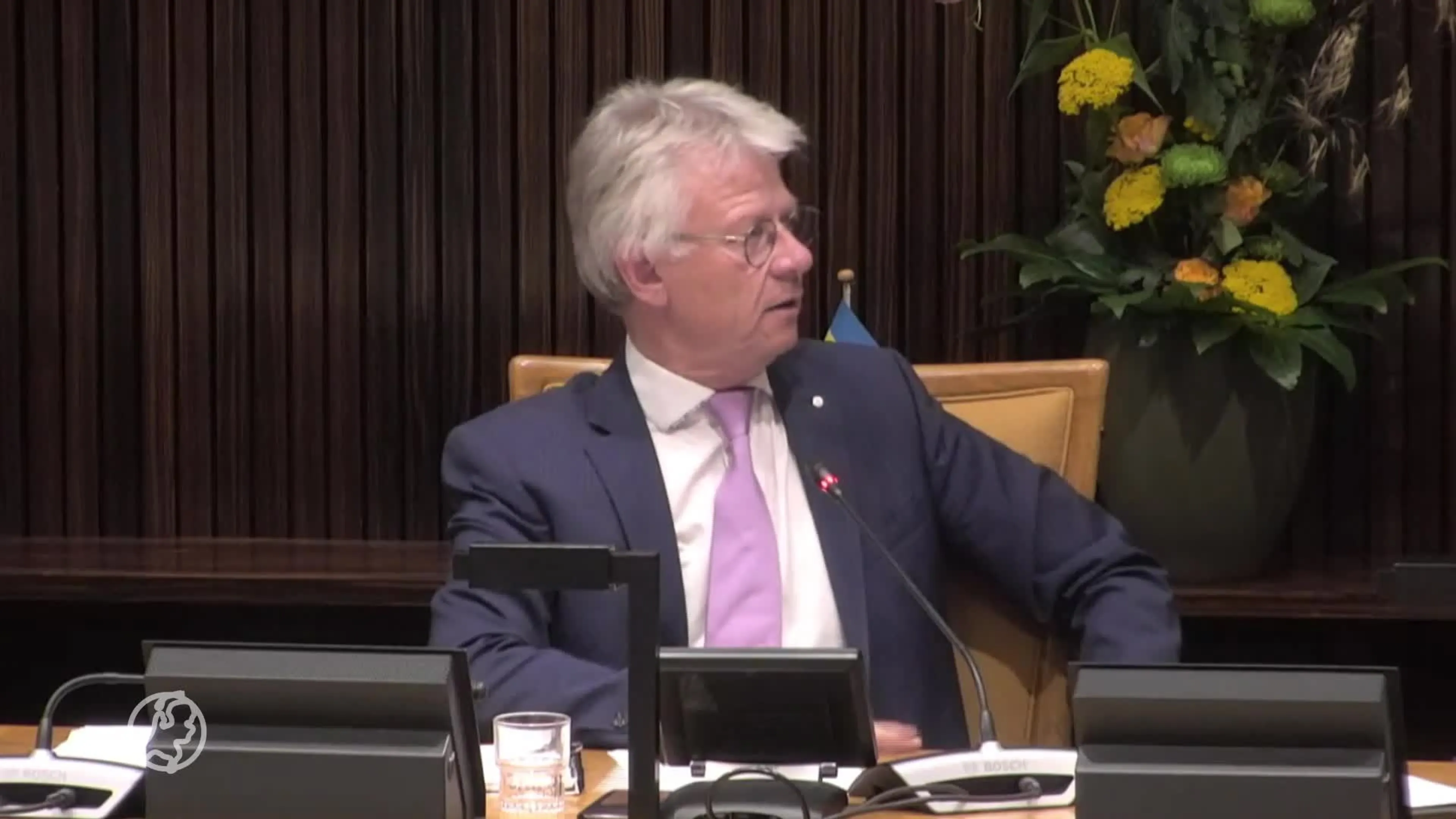 Onenigheid in Gelders parlement na tonen dierenfoto's, voorzitter woest
