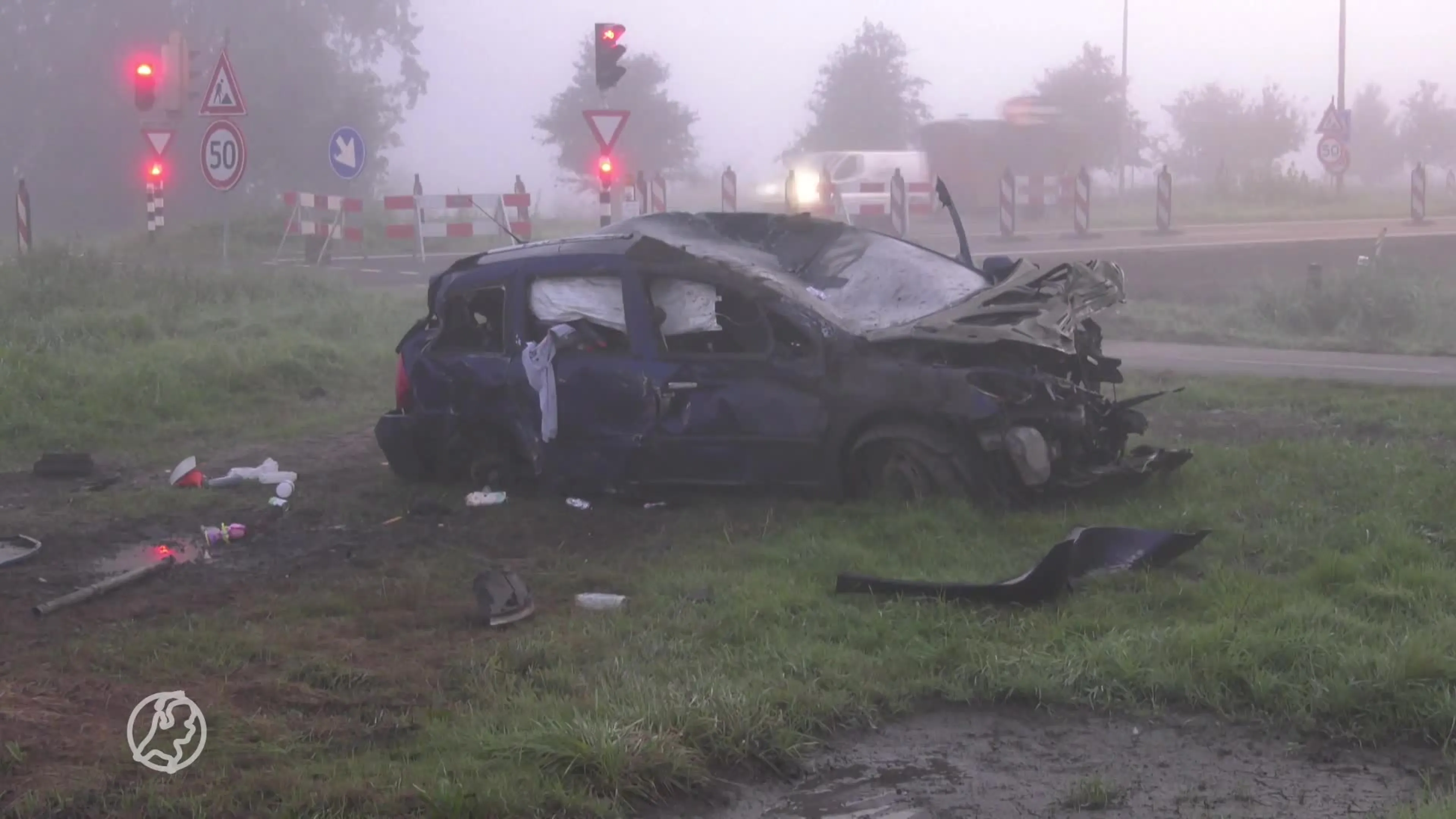Auto vliegt meerdere keren over de kop bij Zeewolde, bestuurder spoorloos