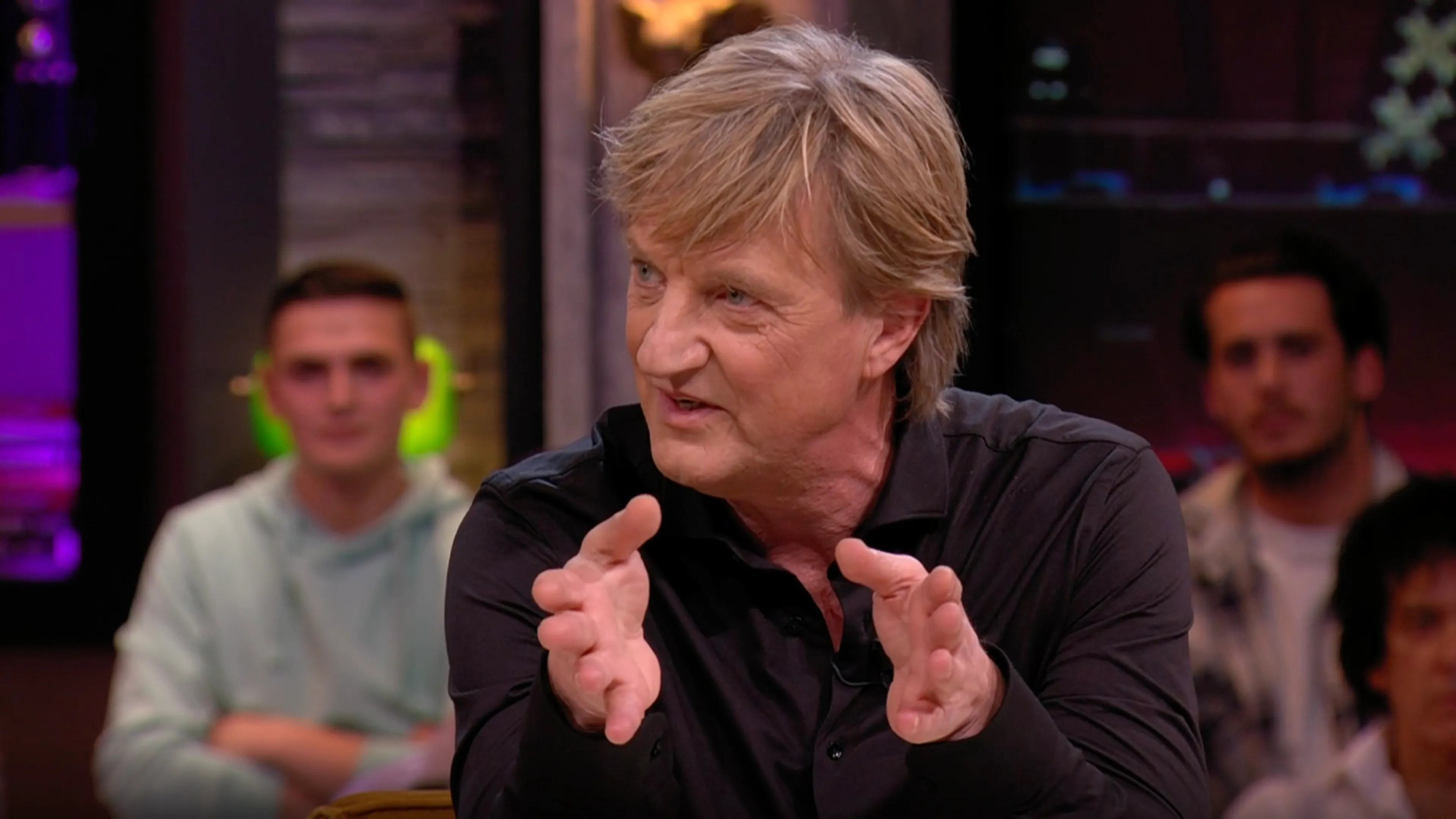Wim adviseert Gravenberch over transfer: 'Wacht nou gewoon nog even!'