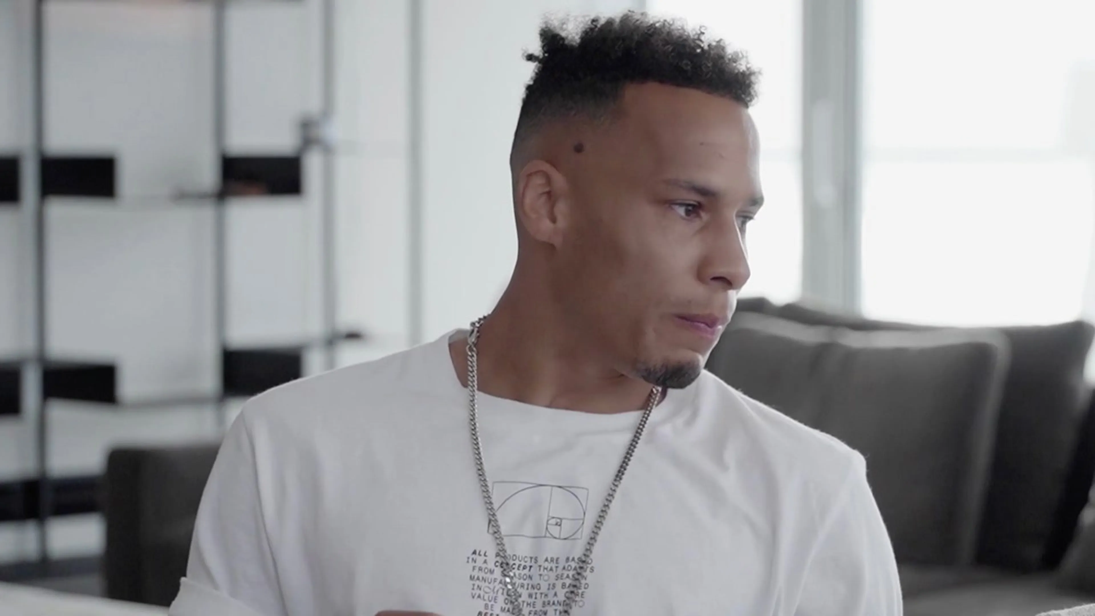 'Paradijsvoetballer' Tjaronn Chery emotioneel door gemis ziek...