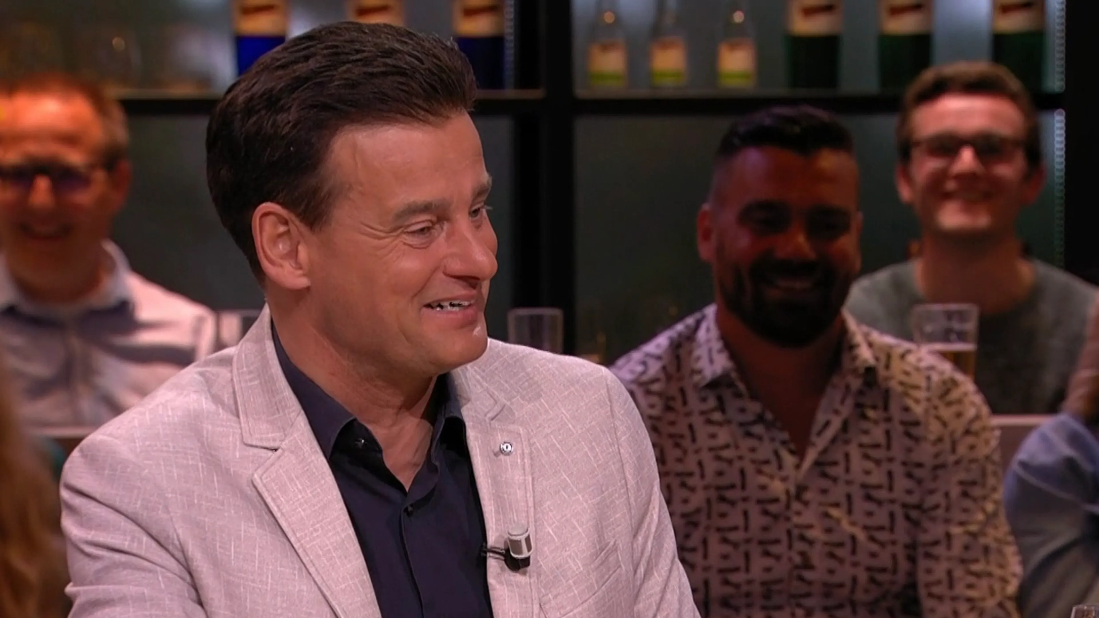 Wilfred lacht om nieuw programma: ‘Er zijn serieus mensen die dit bedacht hebben!’