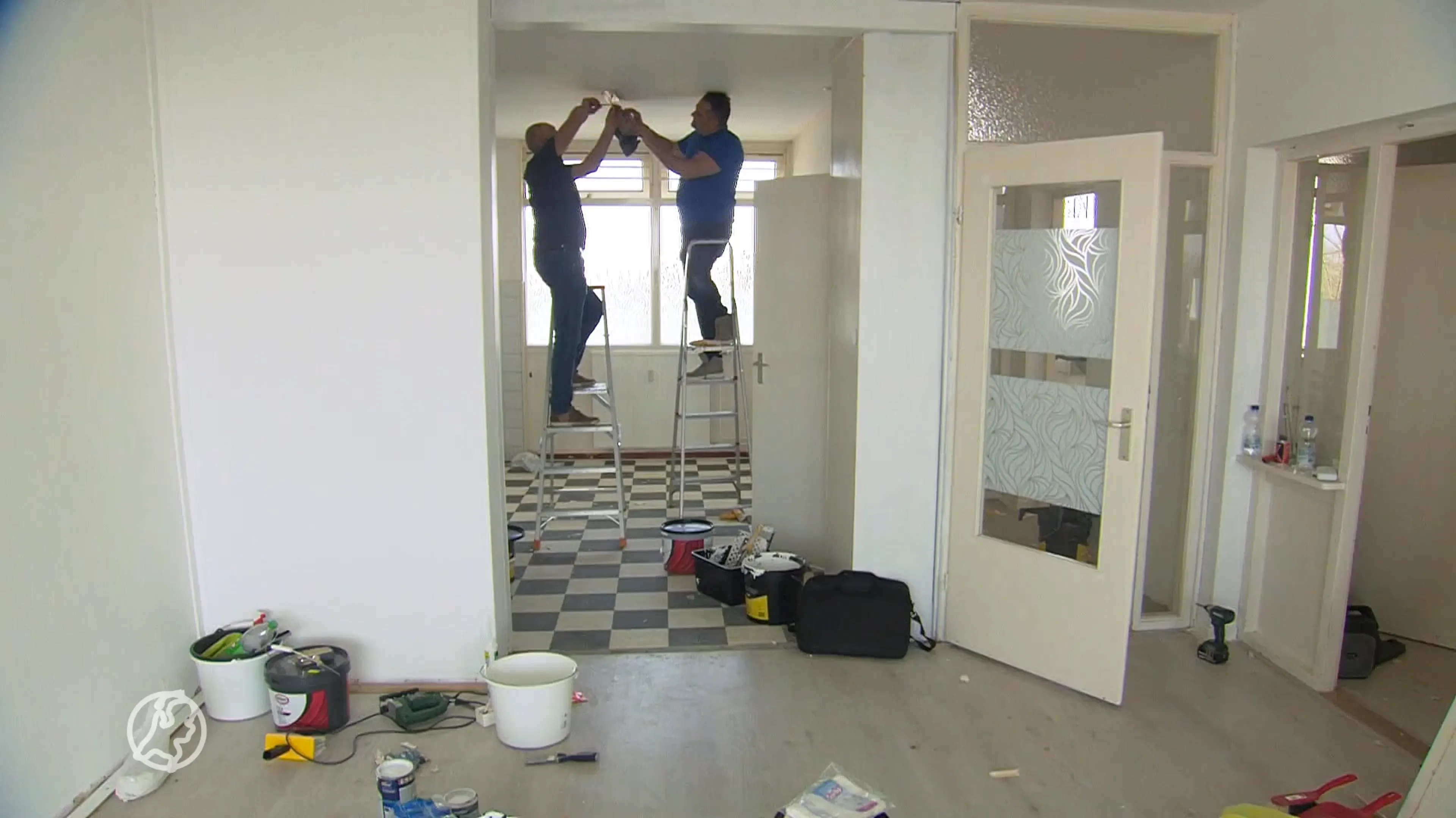 Bewoners Geleense sloopflat knappen leegstaande appartementen op voor Oekraïense vluchtelingen