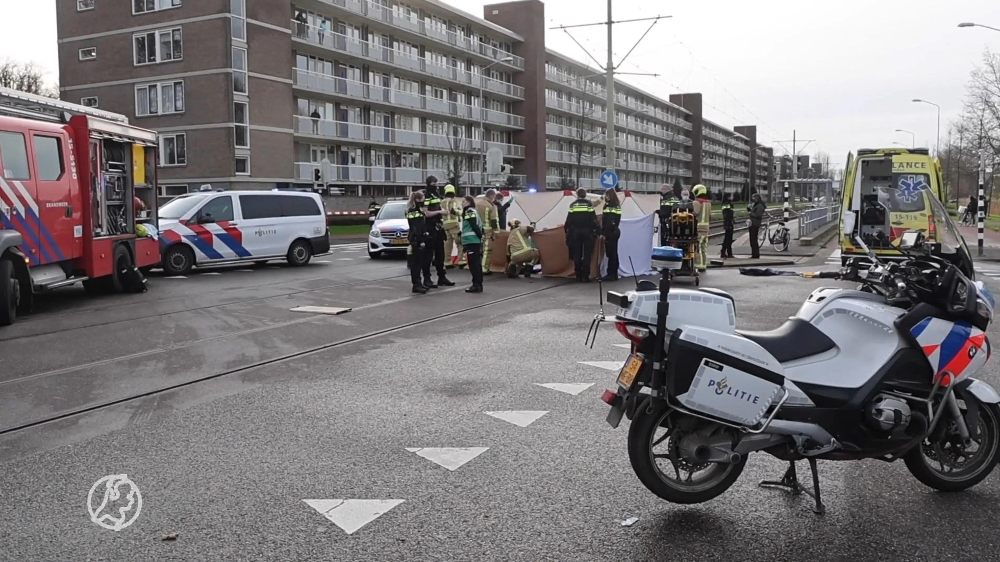 Fietser zwaargewond bij botsing met tram in Leidschendam