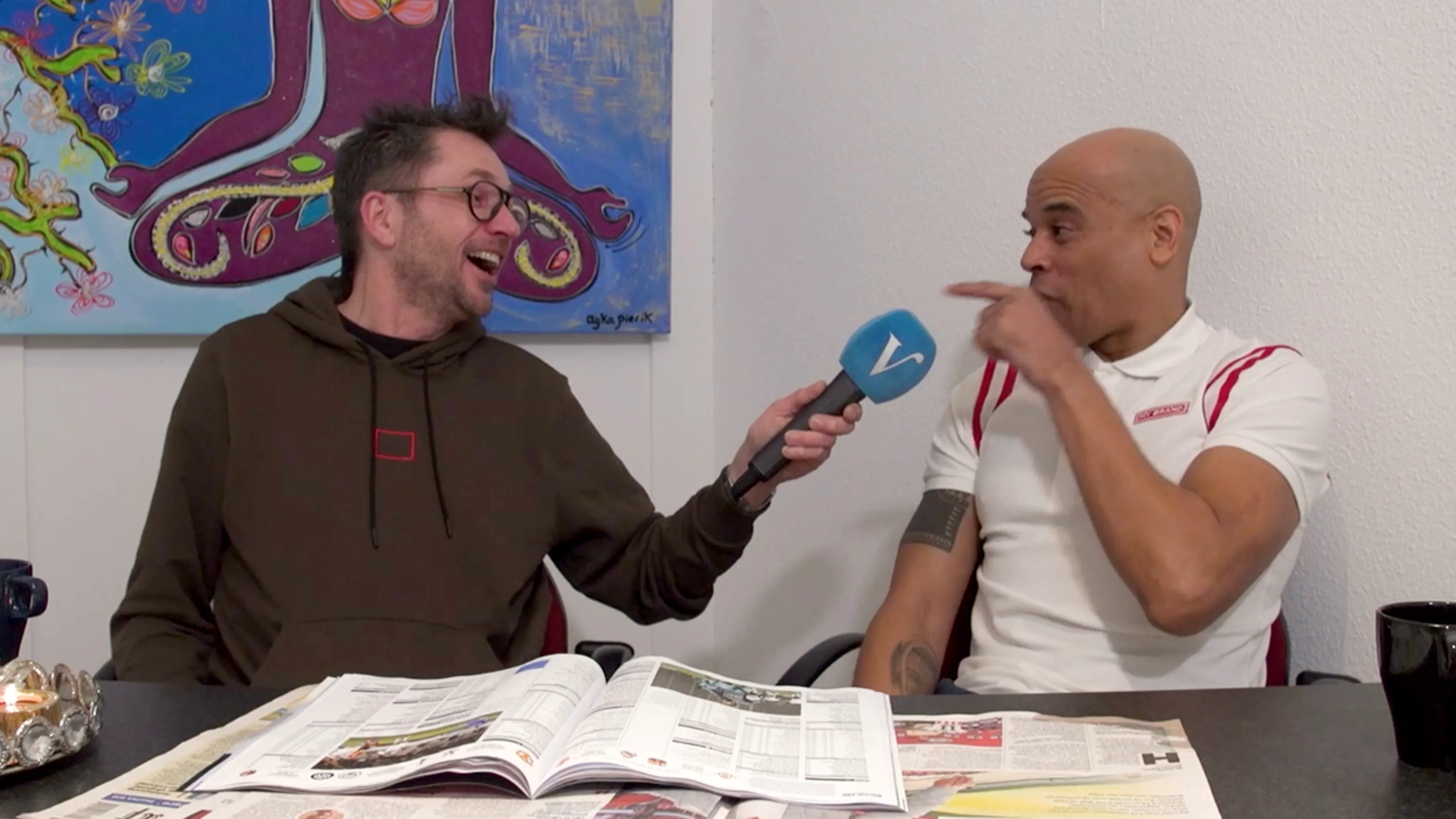 Tom Staal en Glenn Helder breken de week: 'Die microfoon gaat straks ergens anders heen!'