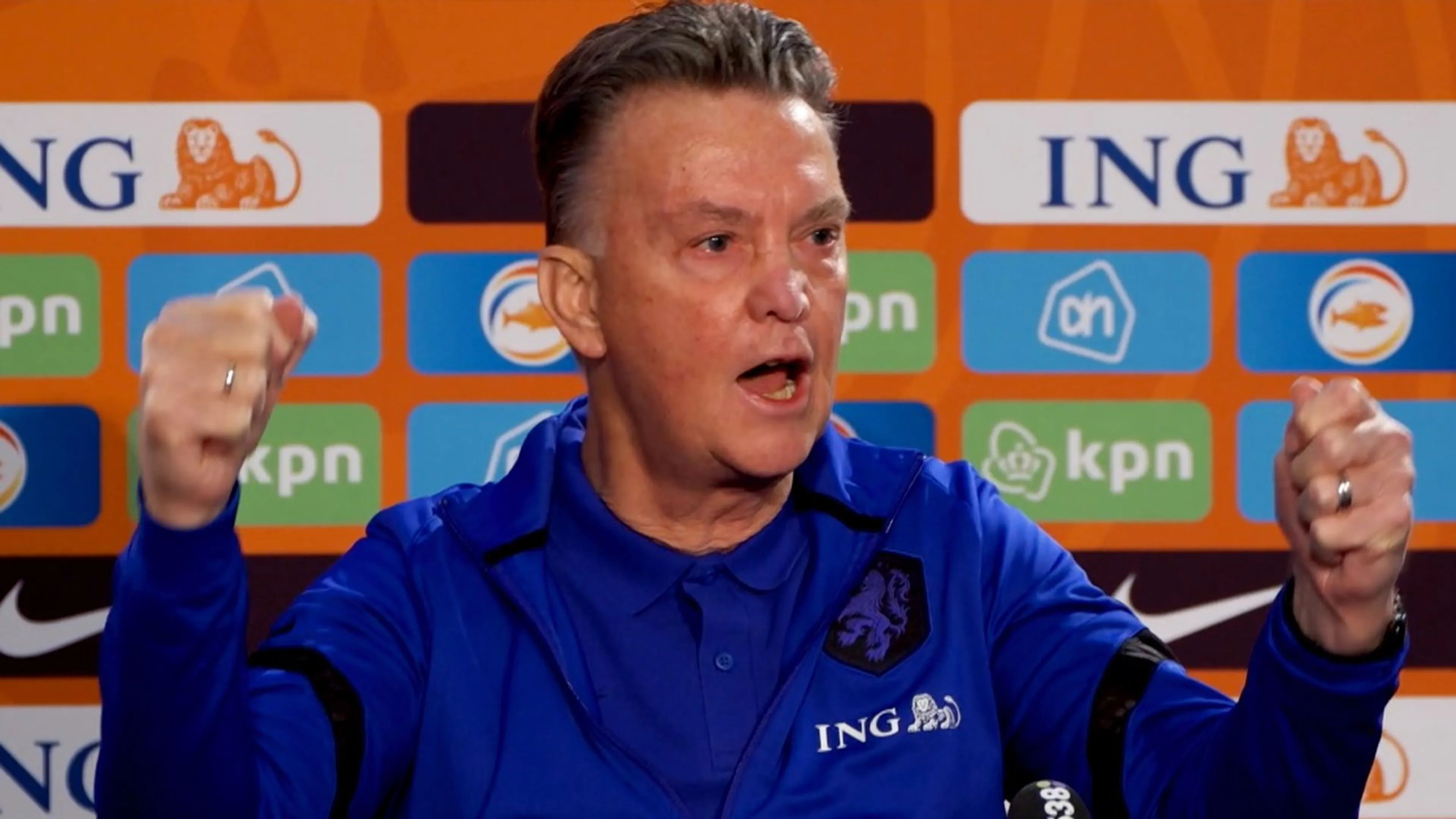 Van Gaal doet imitatie van enthousiaste Malen: 'Ik ben er klaar voor!'