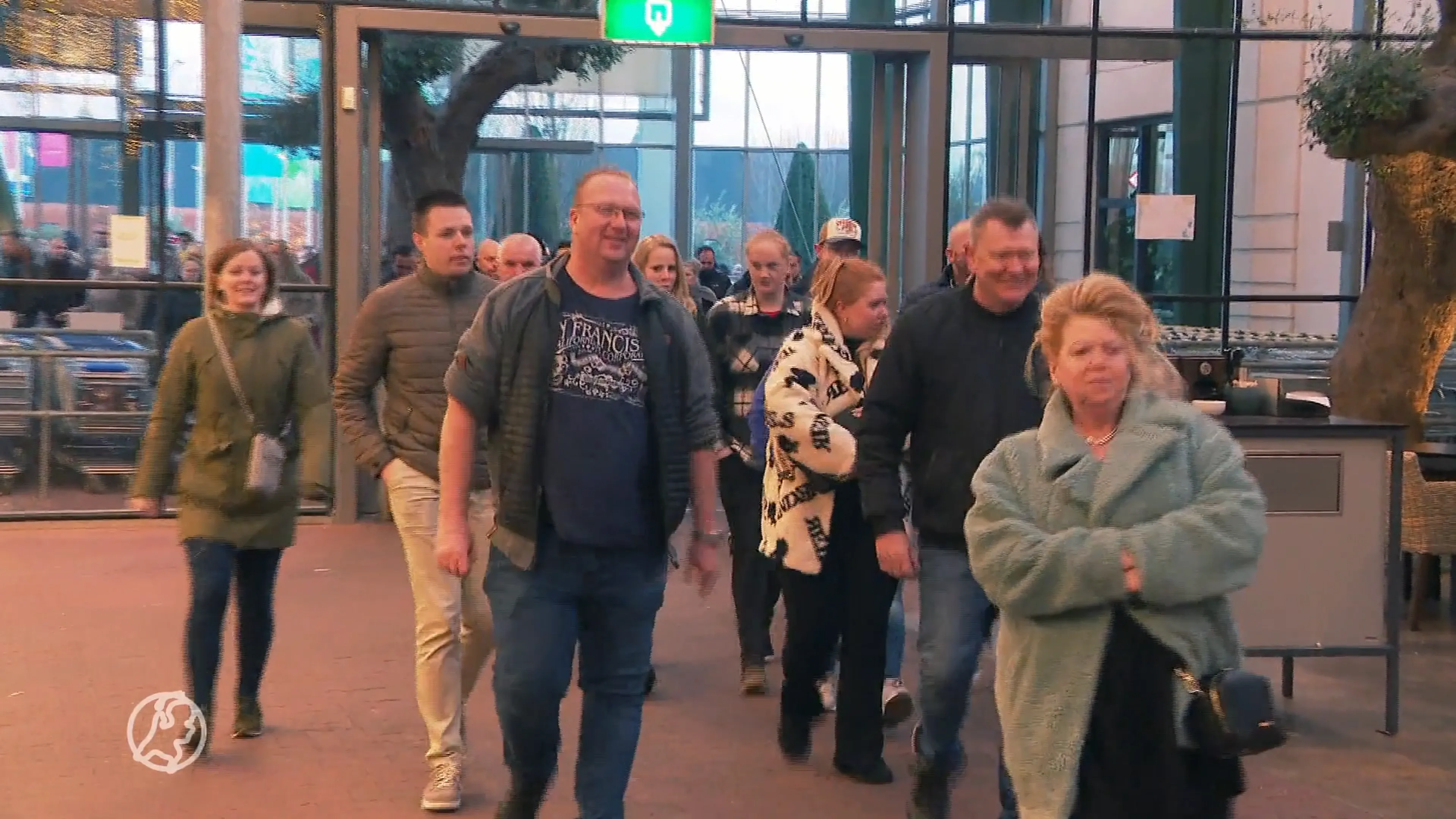 Tuincentra draaien topdag: duizenden mensen al in de rij voor opening