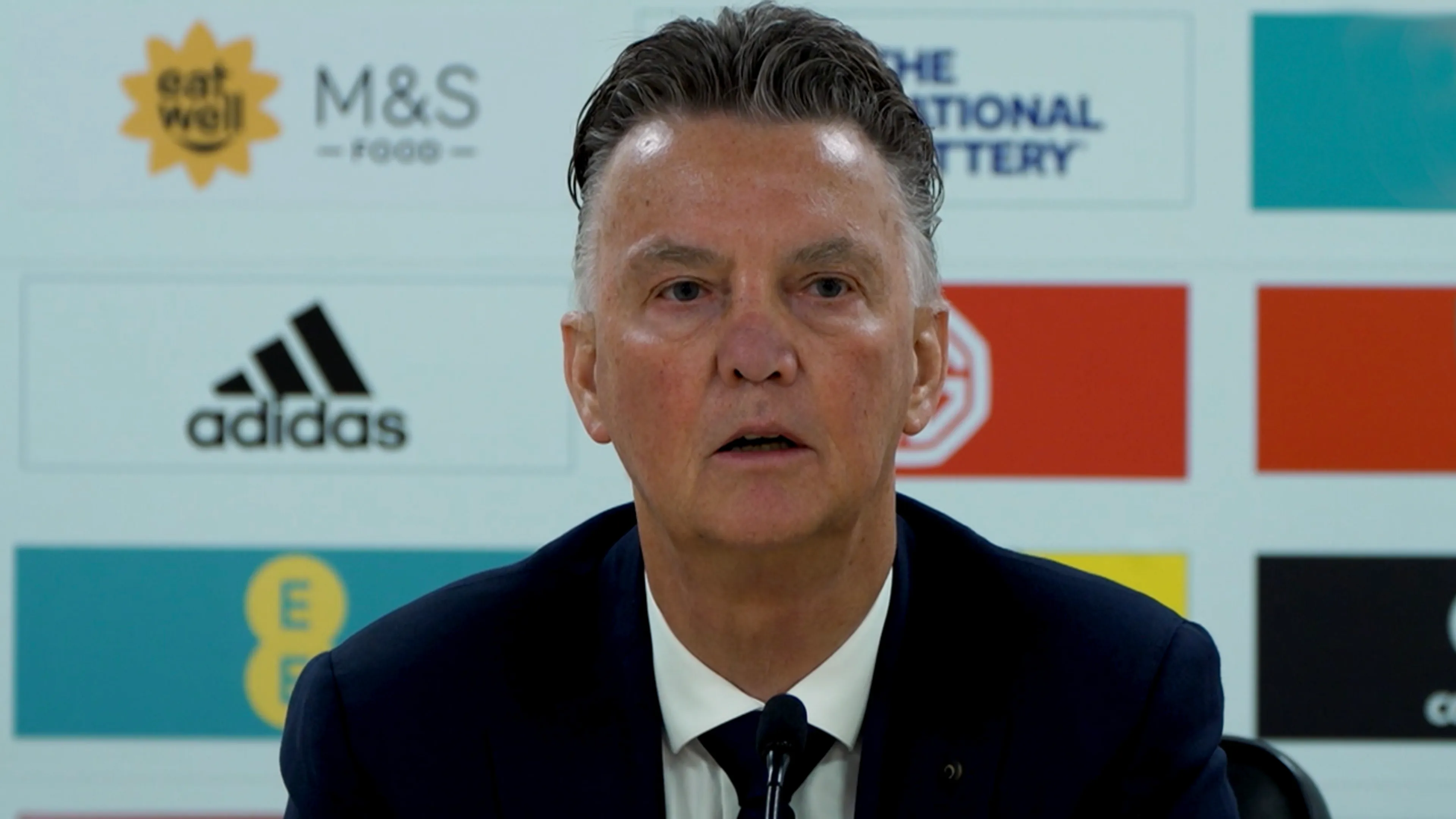 Van Gaal had meer verwacht van debutanten Teze en Schouten: 'Leden heel veel balverlies'