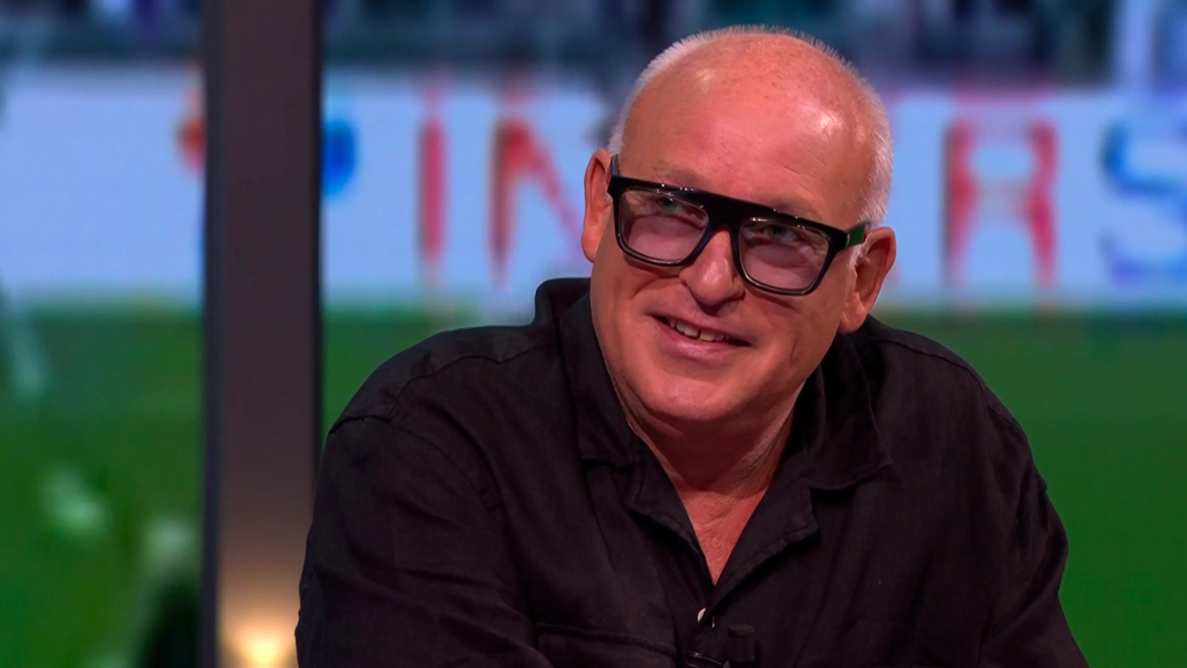 René keert met lekker kleurtje terug op TV: ‘Mijn bolletje gaat natuurlijk héél snel’