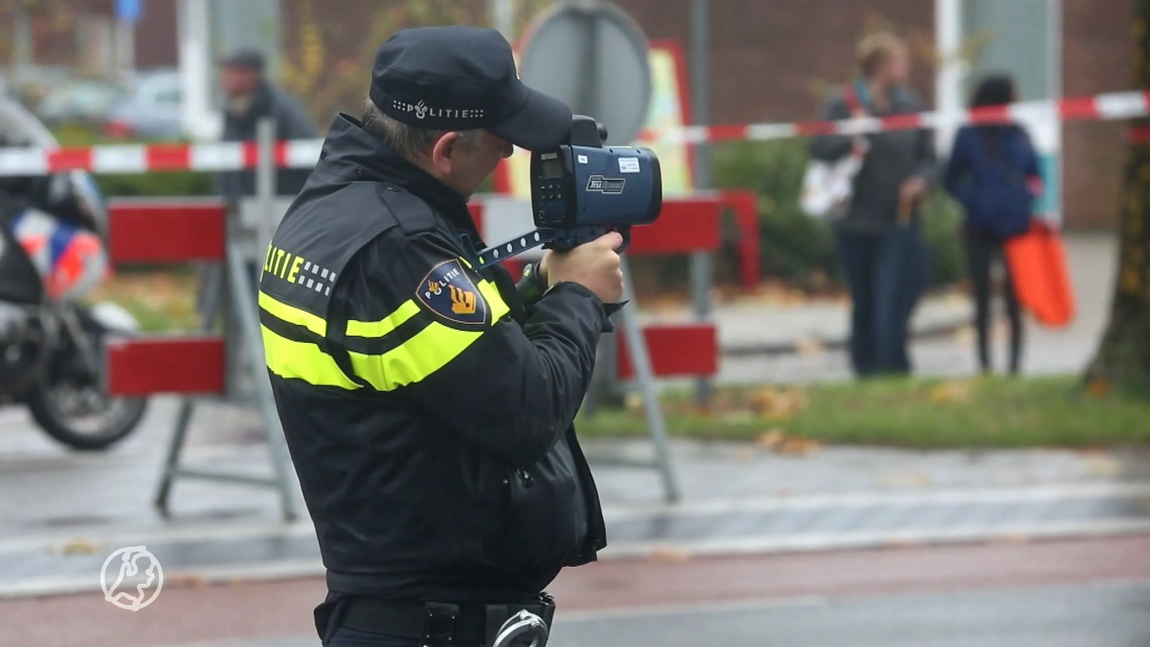 Man rijdt 87 kilometer per uur te hard met twee kleine kinderen in auto