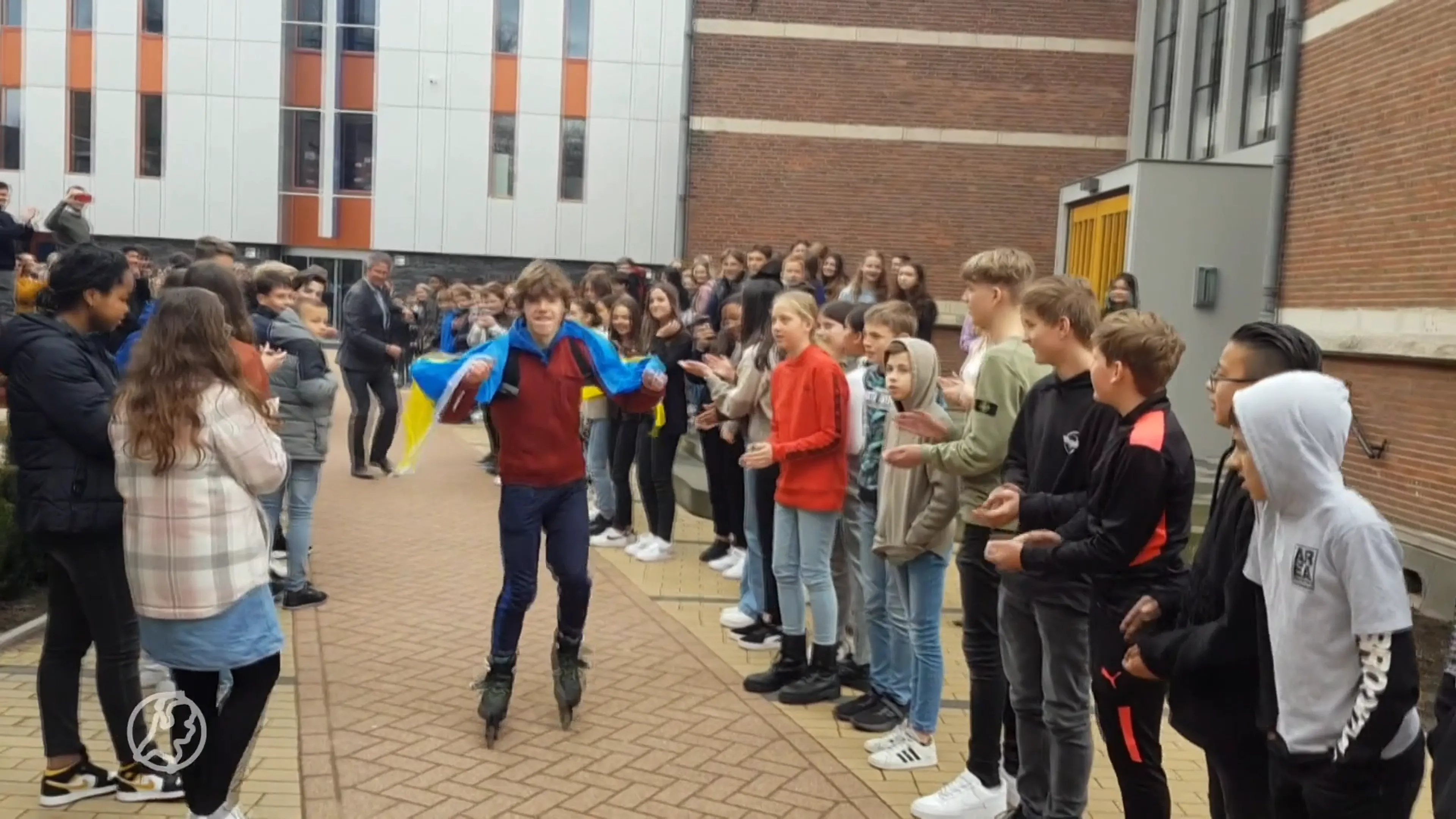 Marc (16) skeelert 24 uur door sneeuw en regen voor Oekraïne