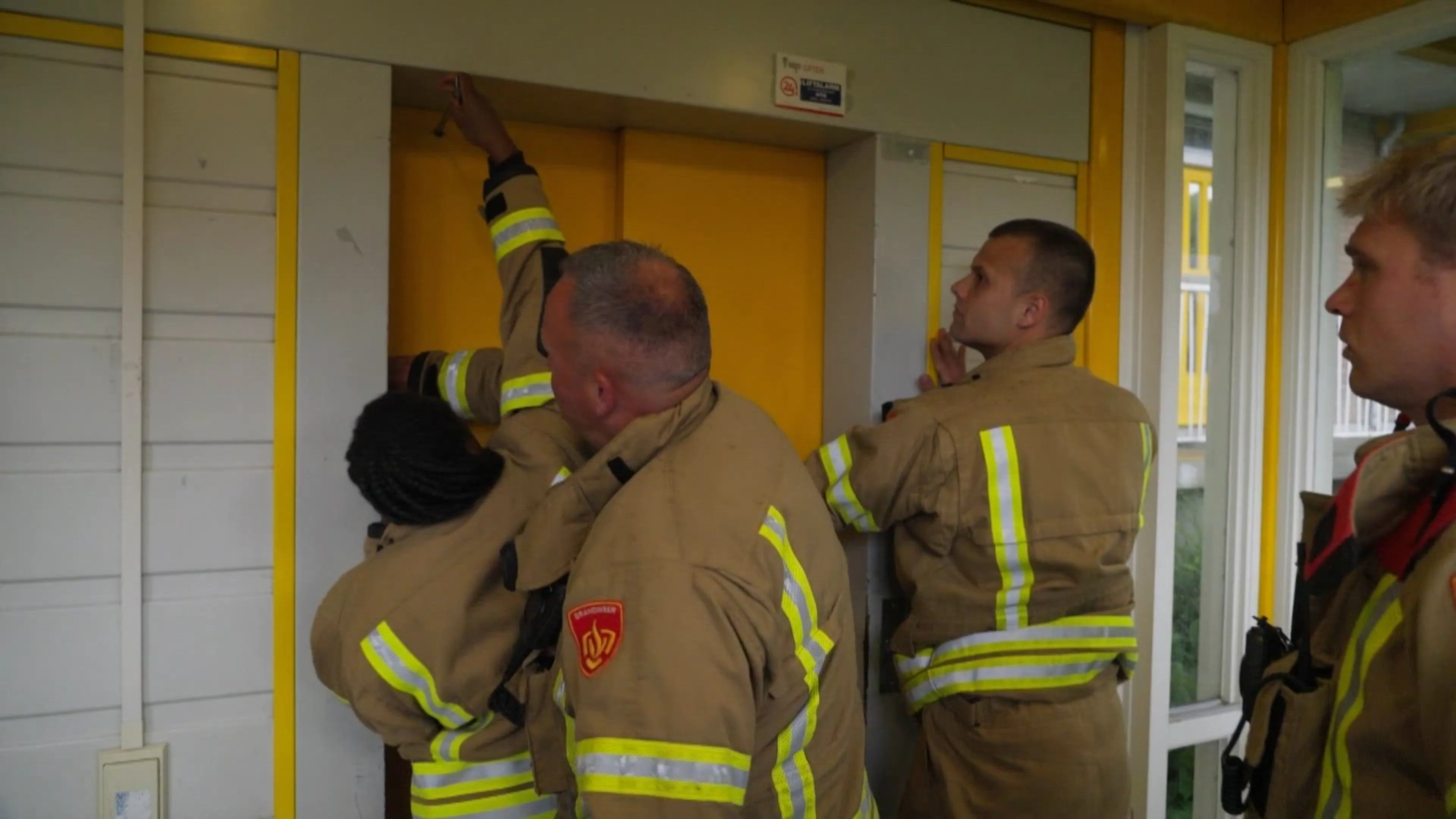 Brandweer schiet te hulp bij vastzittende lift