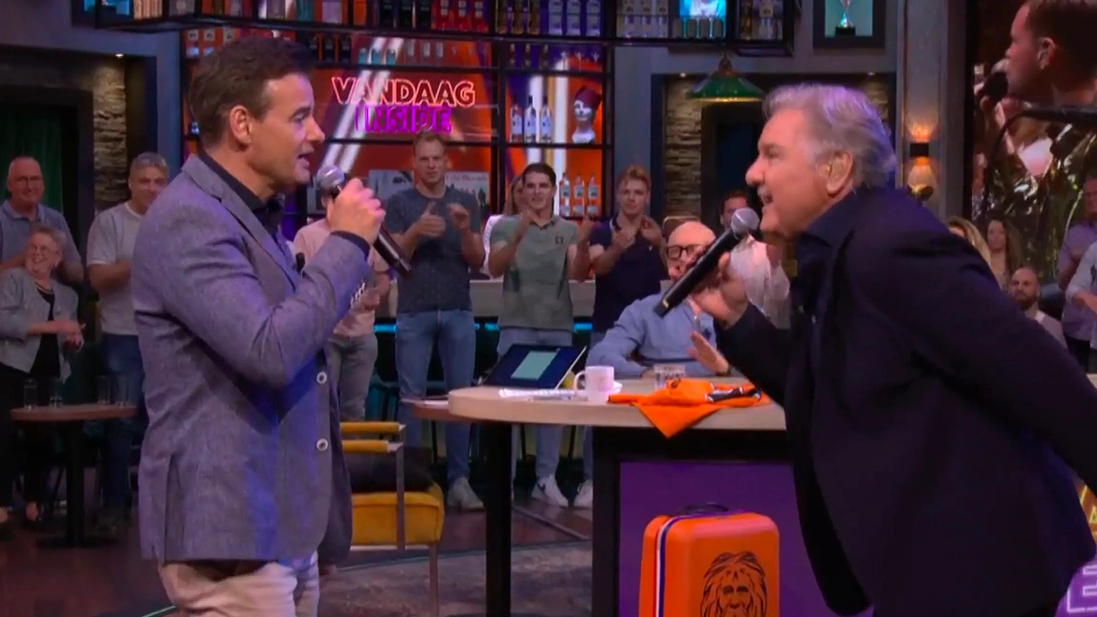 Wilfred en René Froger sluiten Vandaag Inside-uitzending feestelijk af met 'Just Say Hello!'