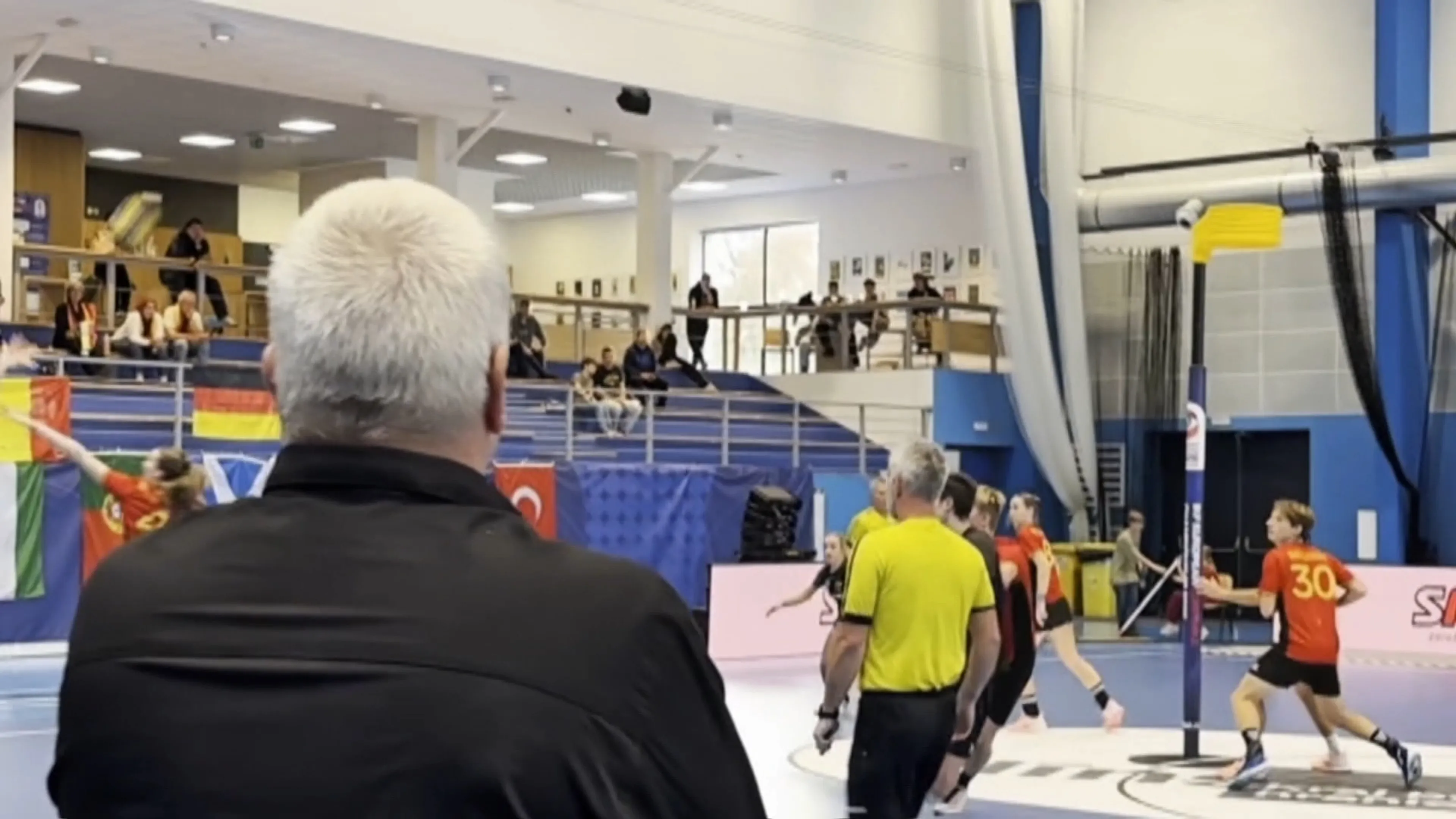 Duitse korfbalteam speelt tegen Nederland: 'Nederland is extreem goed'