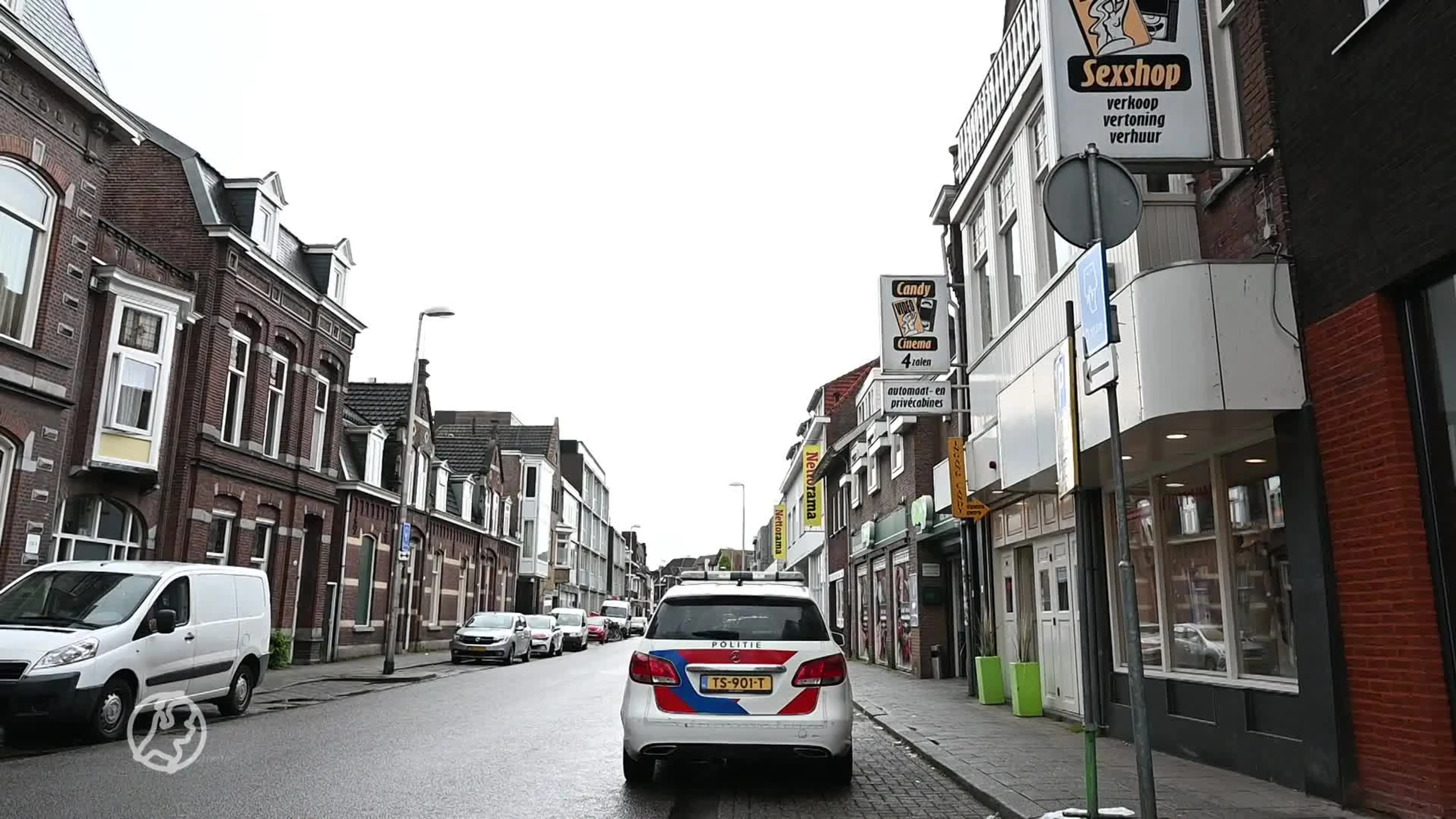 Gratis naar de seksbios kan niet, man bedreigt medewerkster met tang