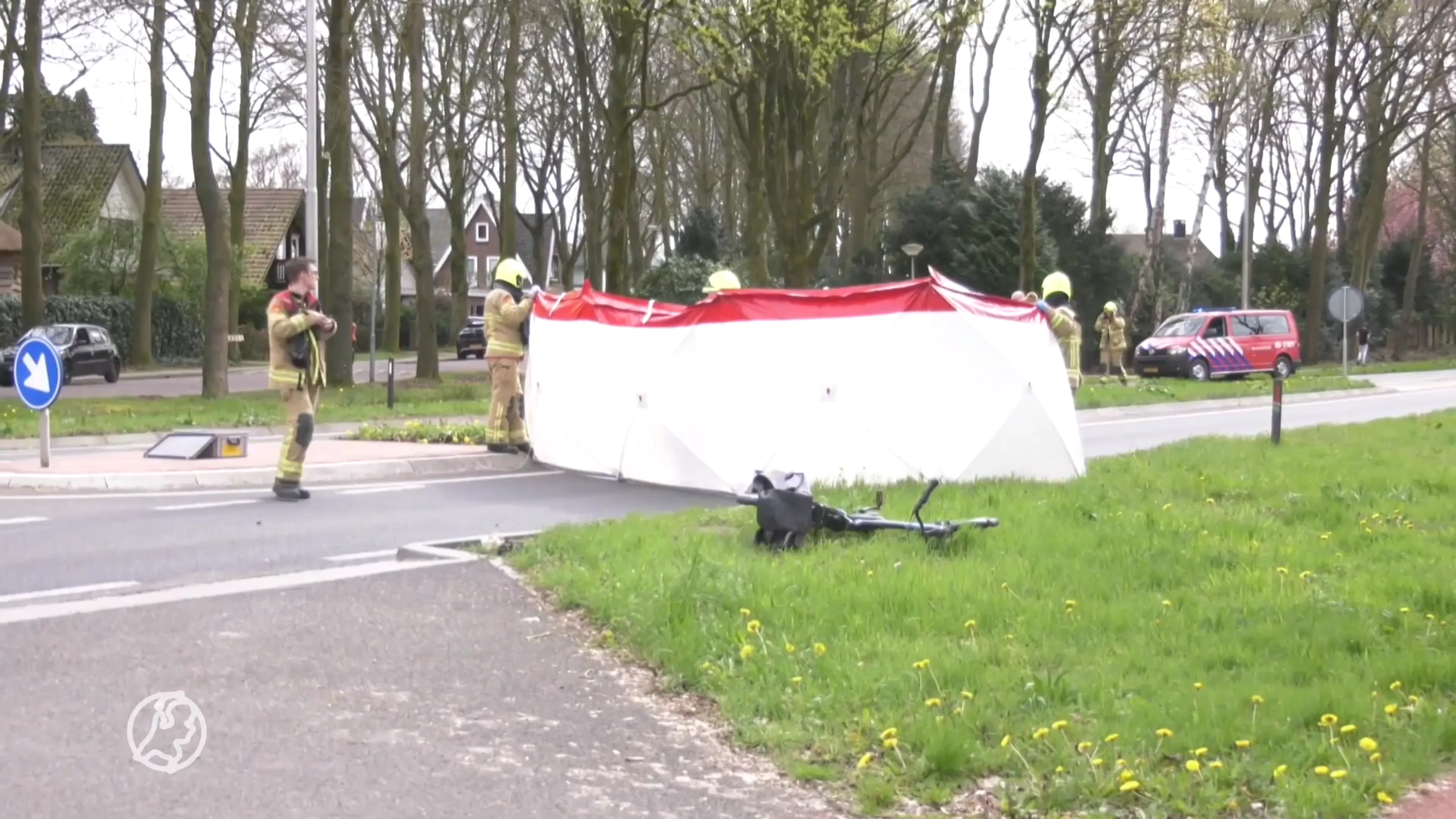 Fietser overlijdt na aanrijding met Porsche in Putten