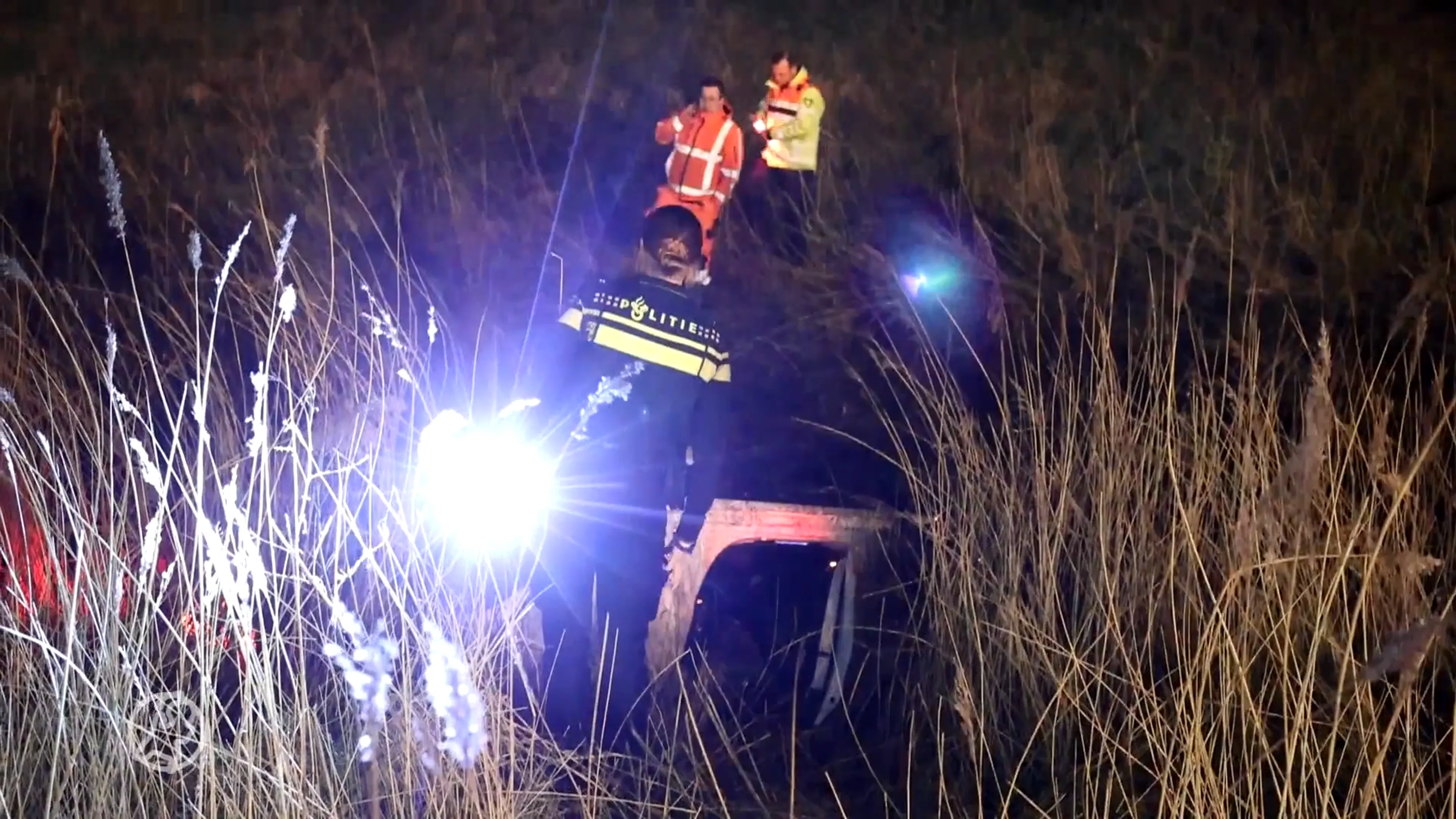 Drie gewonden nadat auto over de kop slaat op A13 richting Rotterdam
